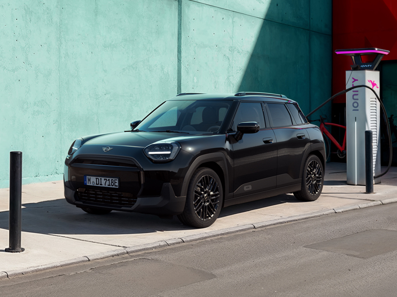 Miniaceman_800px MINI Aceman Blackyard Edition.