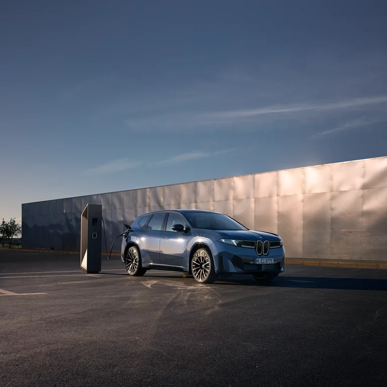 BMW iX3 Neue Klasse – an der Ladestation BMW iX3 Laden an Wallbox zuhause