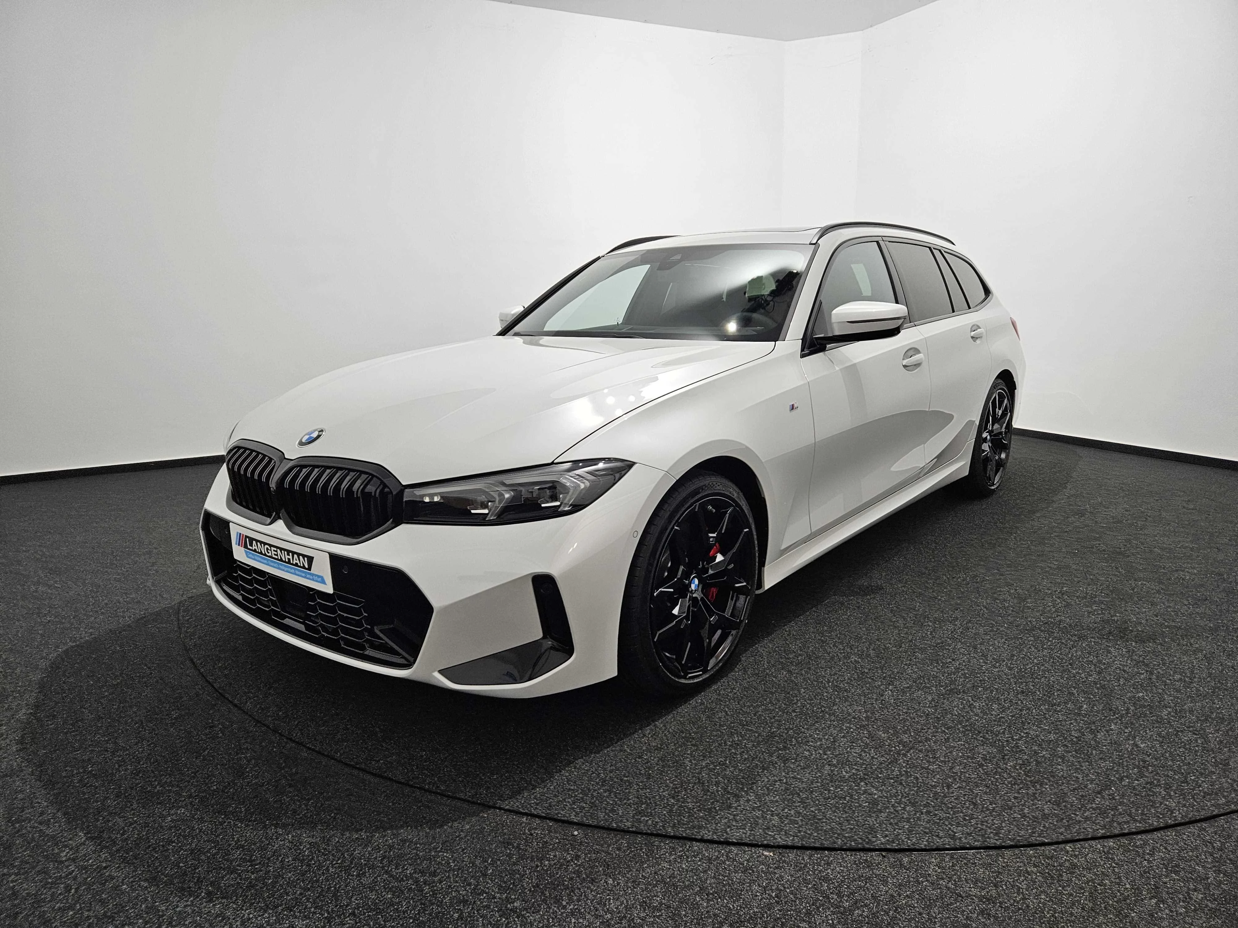 BMW 330d xDrive M Sport AHK Pano LKH
