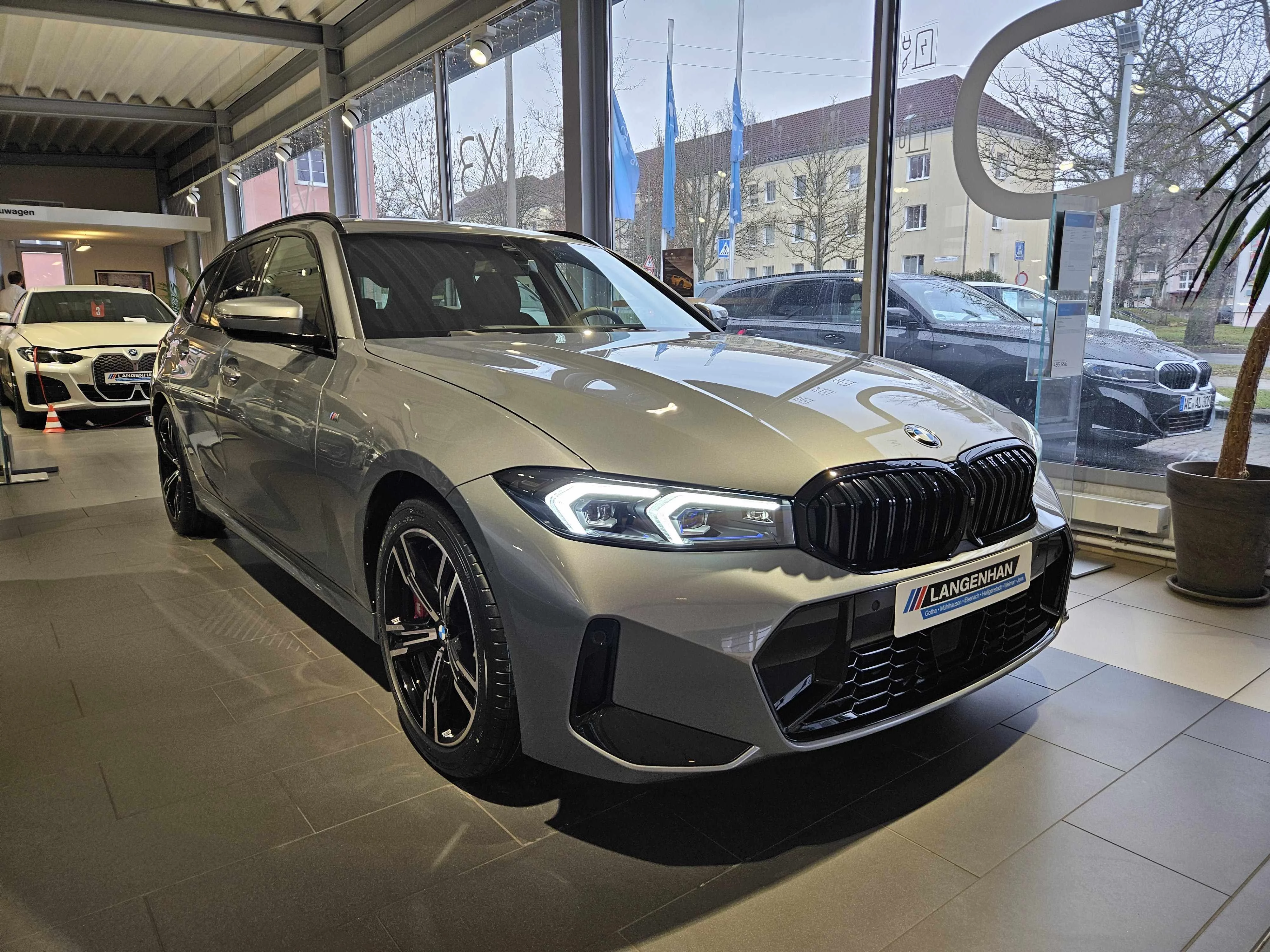 BMW 320i M Sport M Sportpaket Head-Up HiFi DAB LED