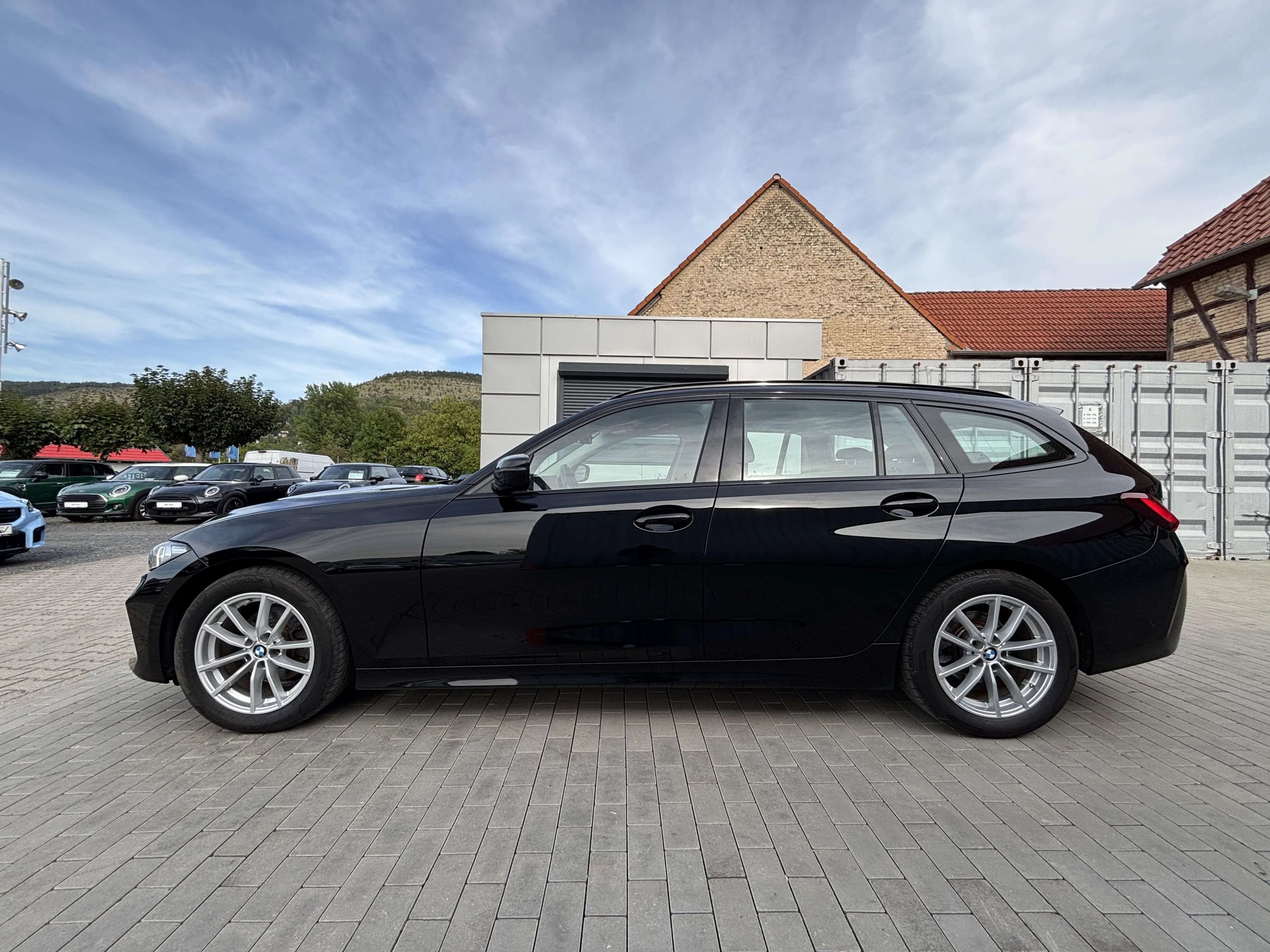 BMW 320d LED LC Plus AHK RFK SHZ PDC Tempo