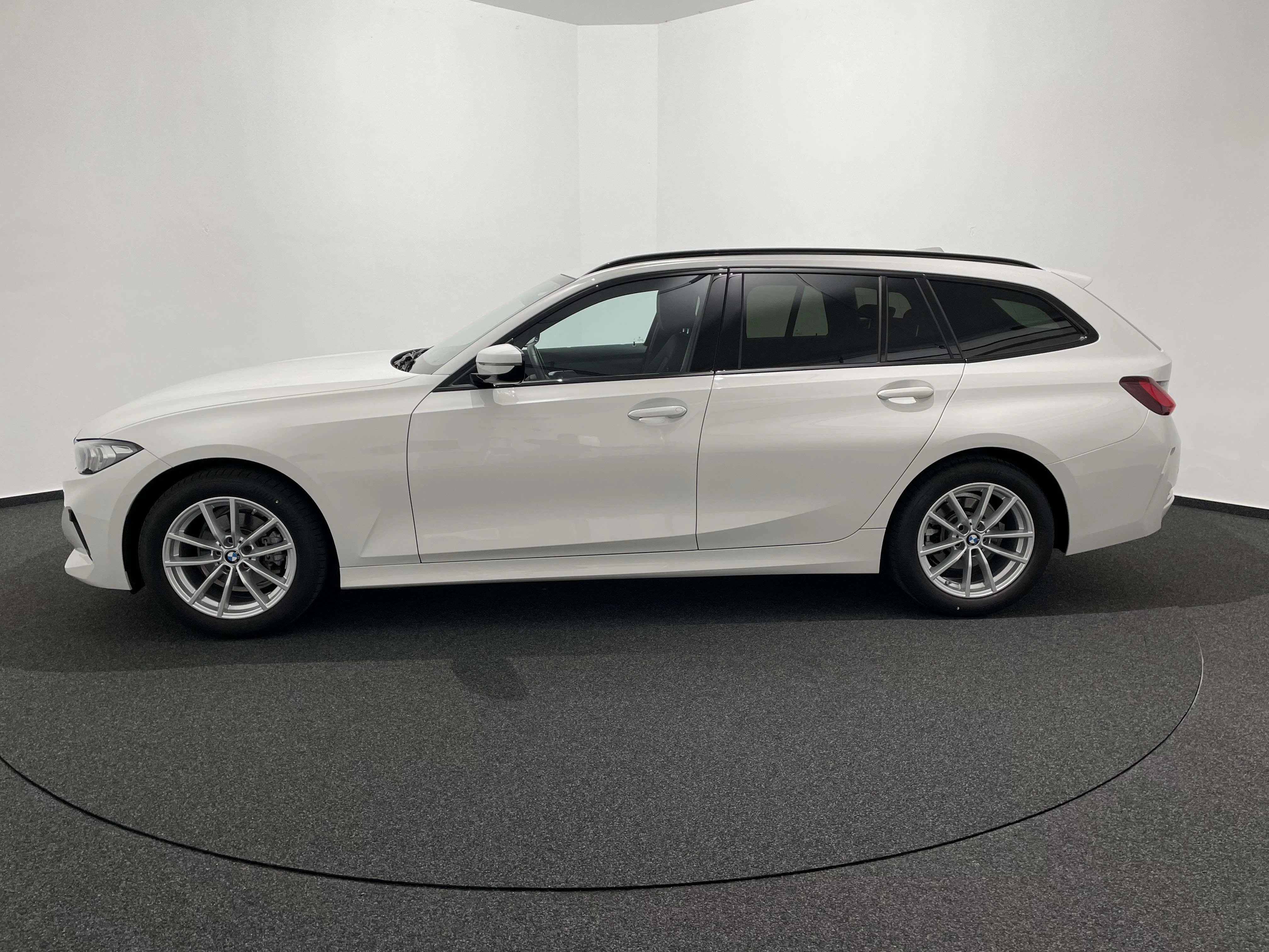 BMW 318d LED SHZ NAVI LENKRADHEIZUNG