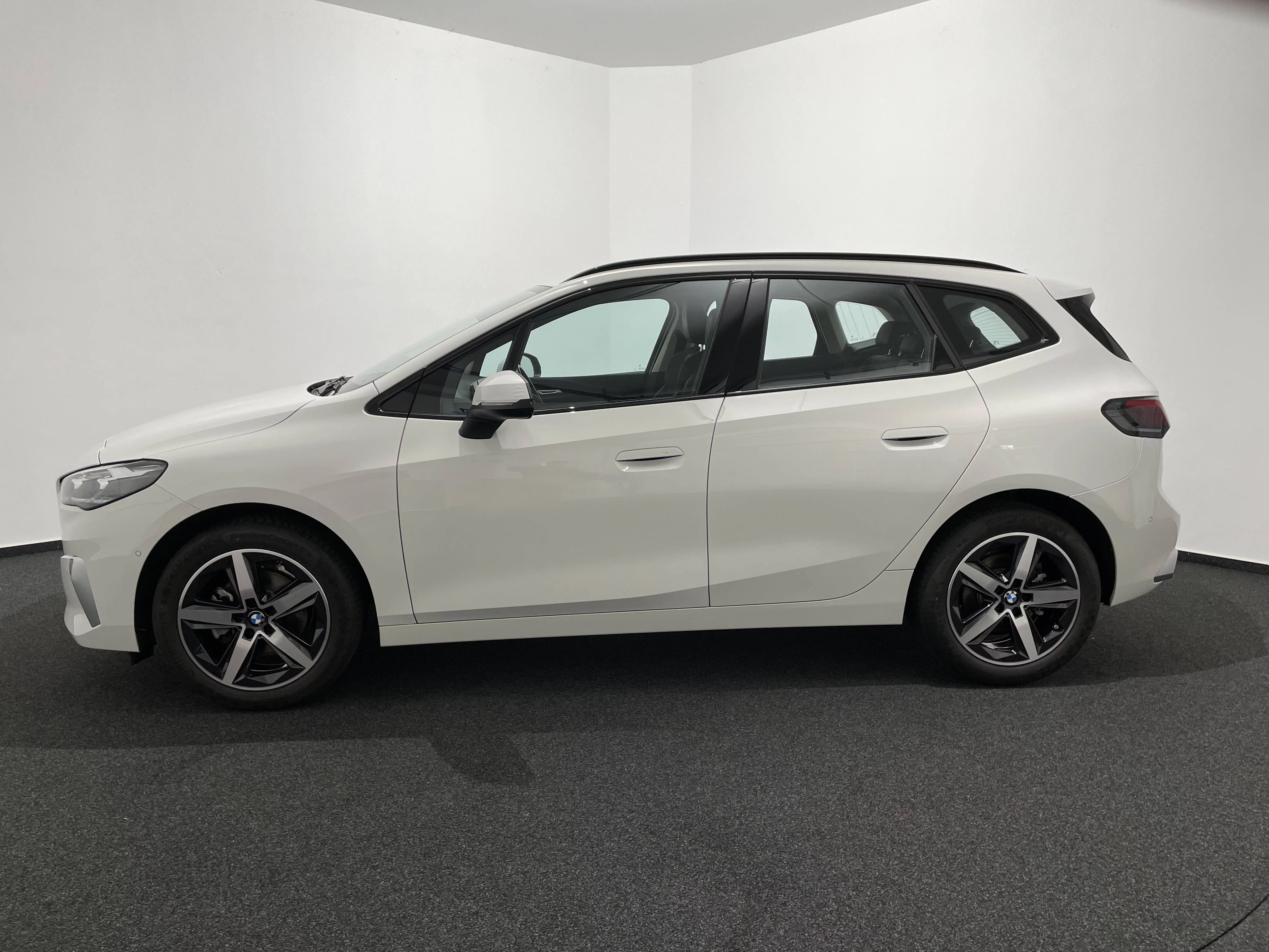 BMW 218d SHZ ADAPT. LED AHK DAB H&K