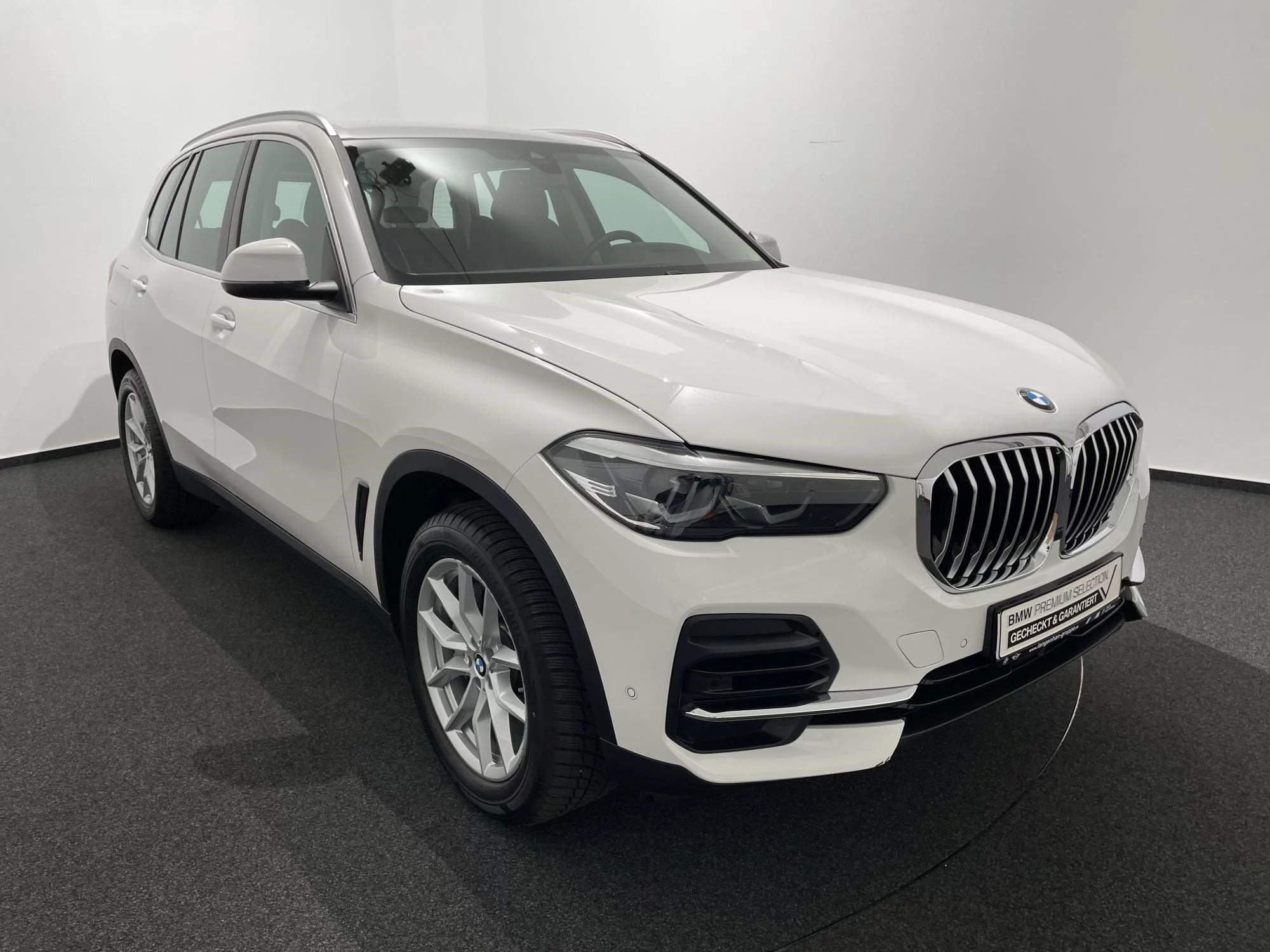 BMW X5 xDrive30d NAVI AHK RFK DAB SHZ vo. u hi. WLAN