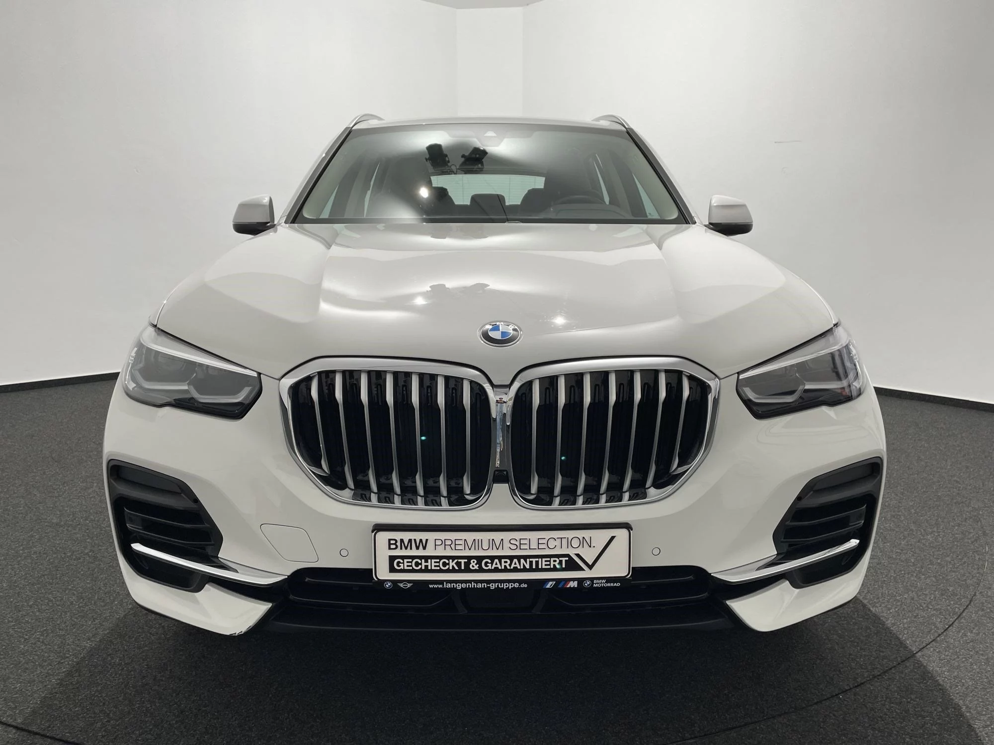 BMW X5 xDrive30d NAVI AHK RFK DAB SHZ vo. u hi. WLAN