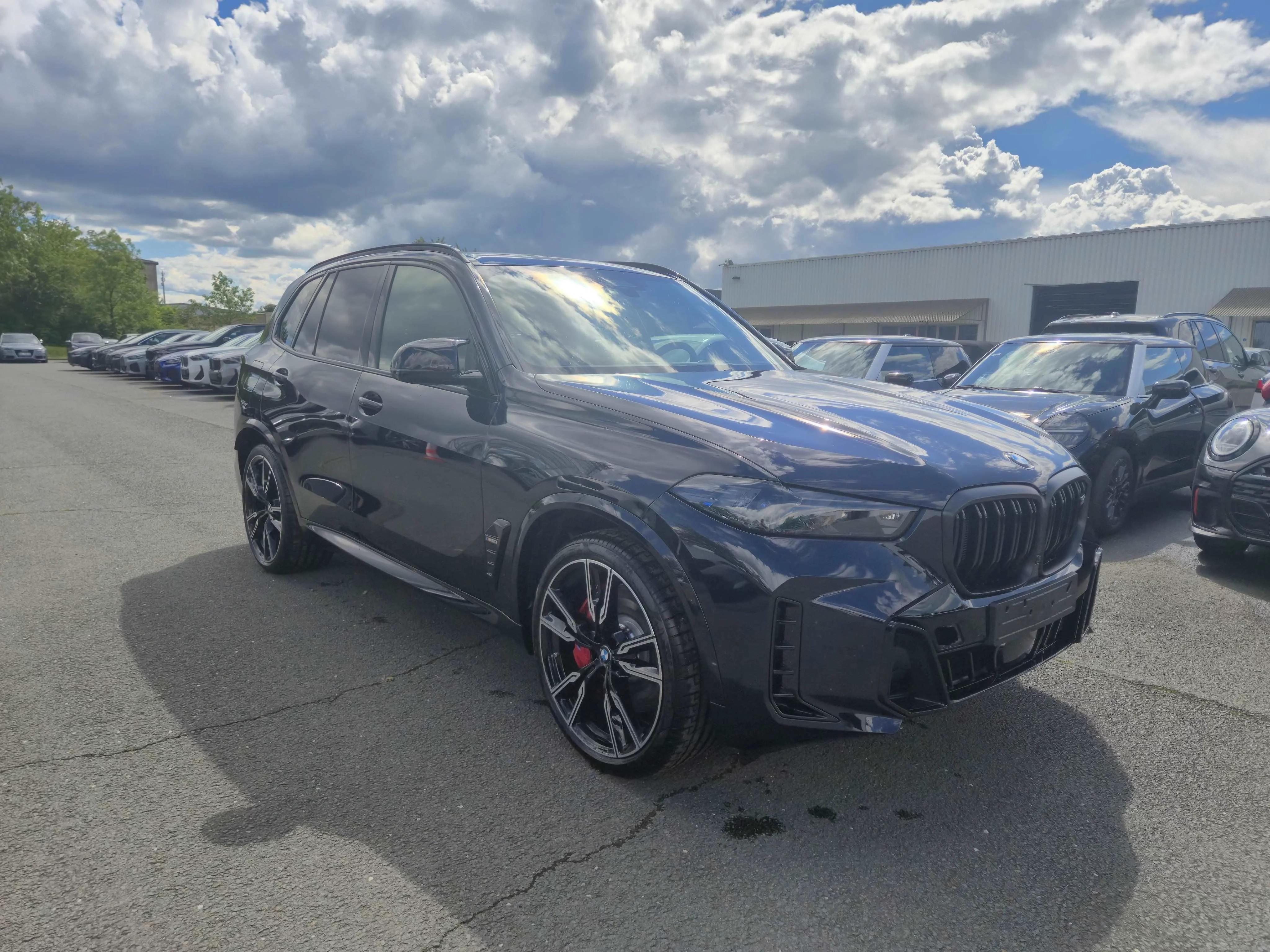 BMW X5 M60i xDrive Pano B&W Softclose HUD Luftfahrwerk