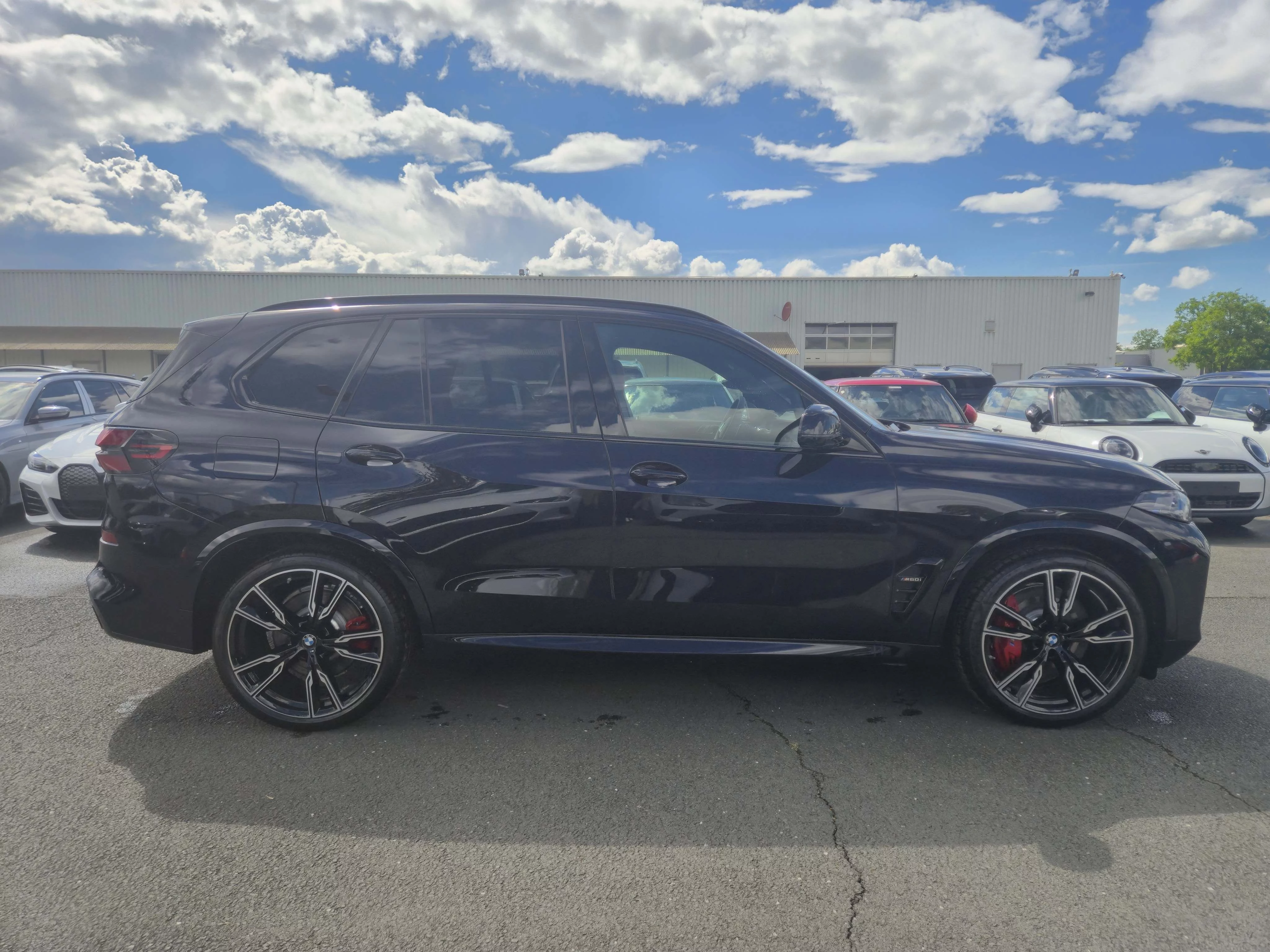 BMW X5 M60i xDrive Pano B&W Softclose HUD Luftfahrwerk