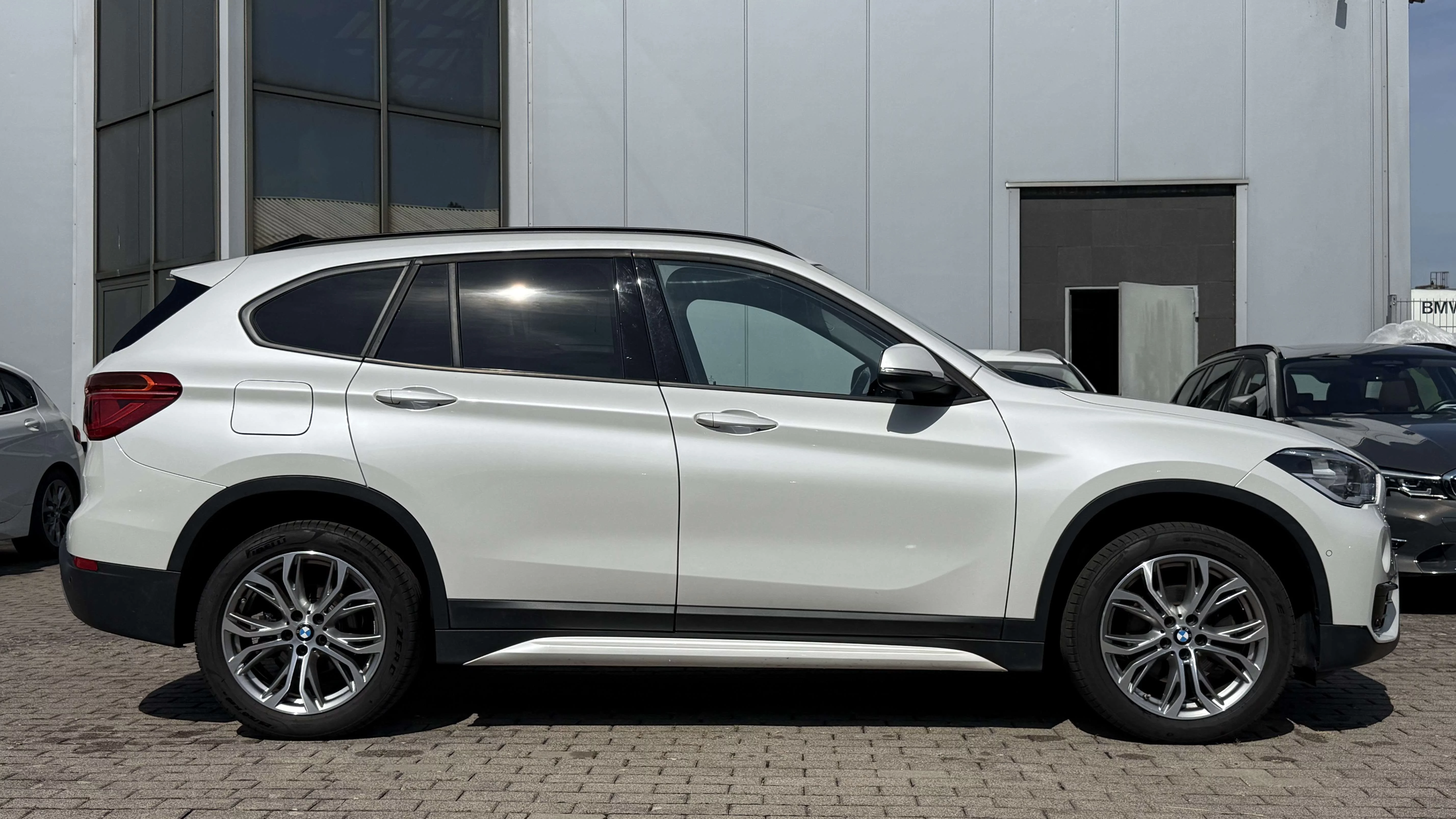 BMW X1 sDrive18d Sport Line LED Navi SHZ PDC Tempo