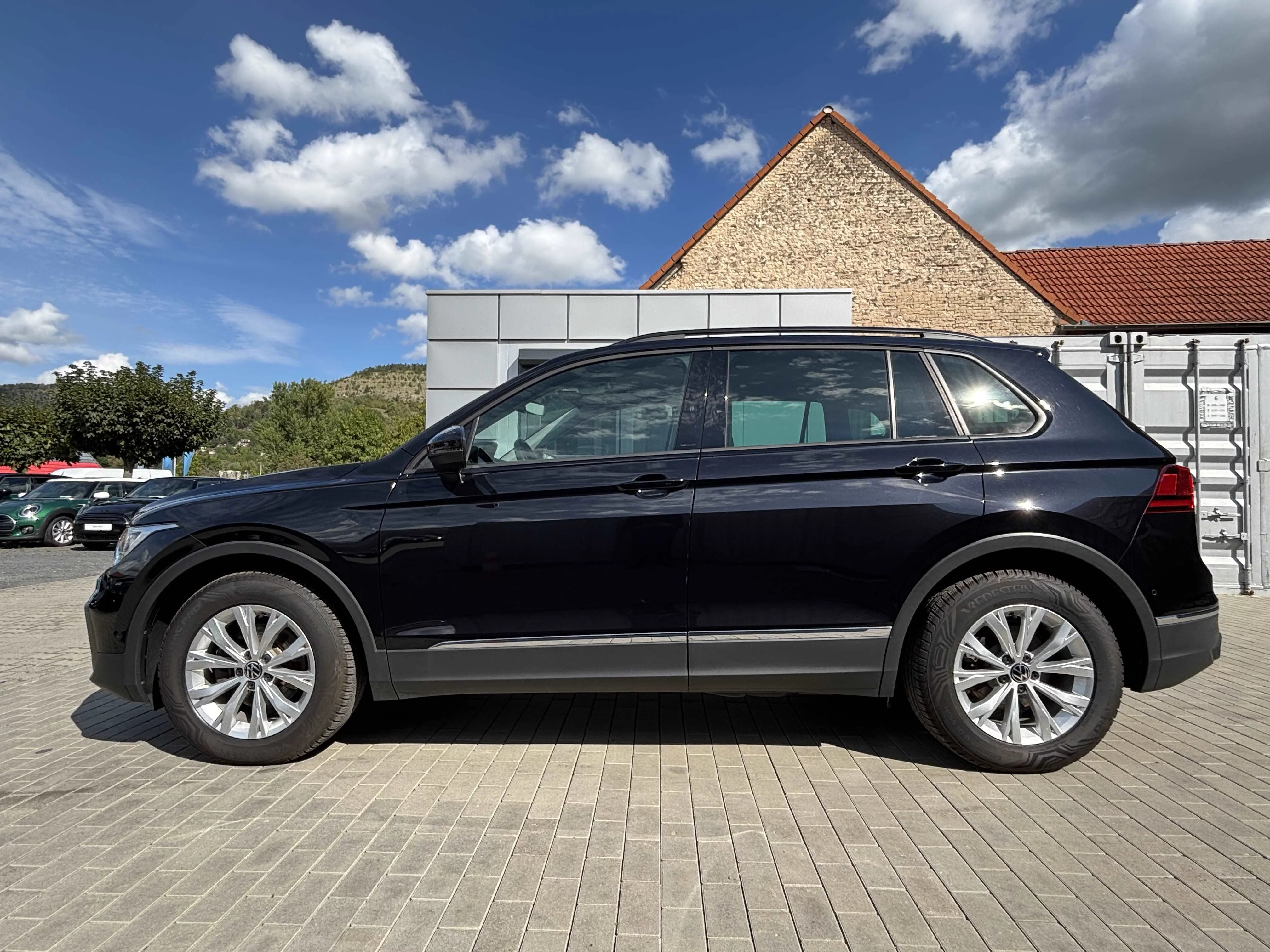 VW Tiguan Life LED AHK LRH Kamera Keyless Access SHZ PDC Tempo