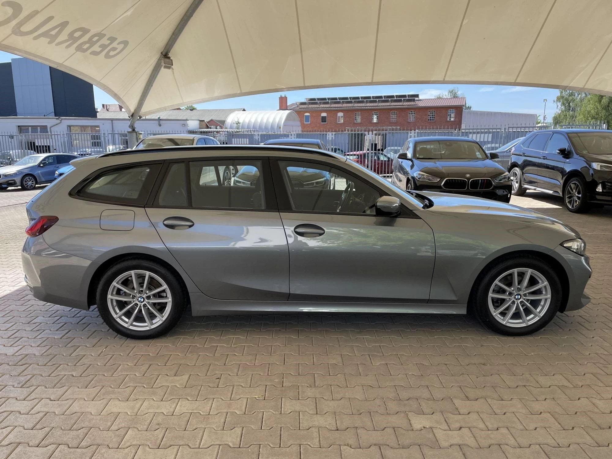 BMW 318d LED LC Plus SHZ PDC Tempo