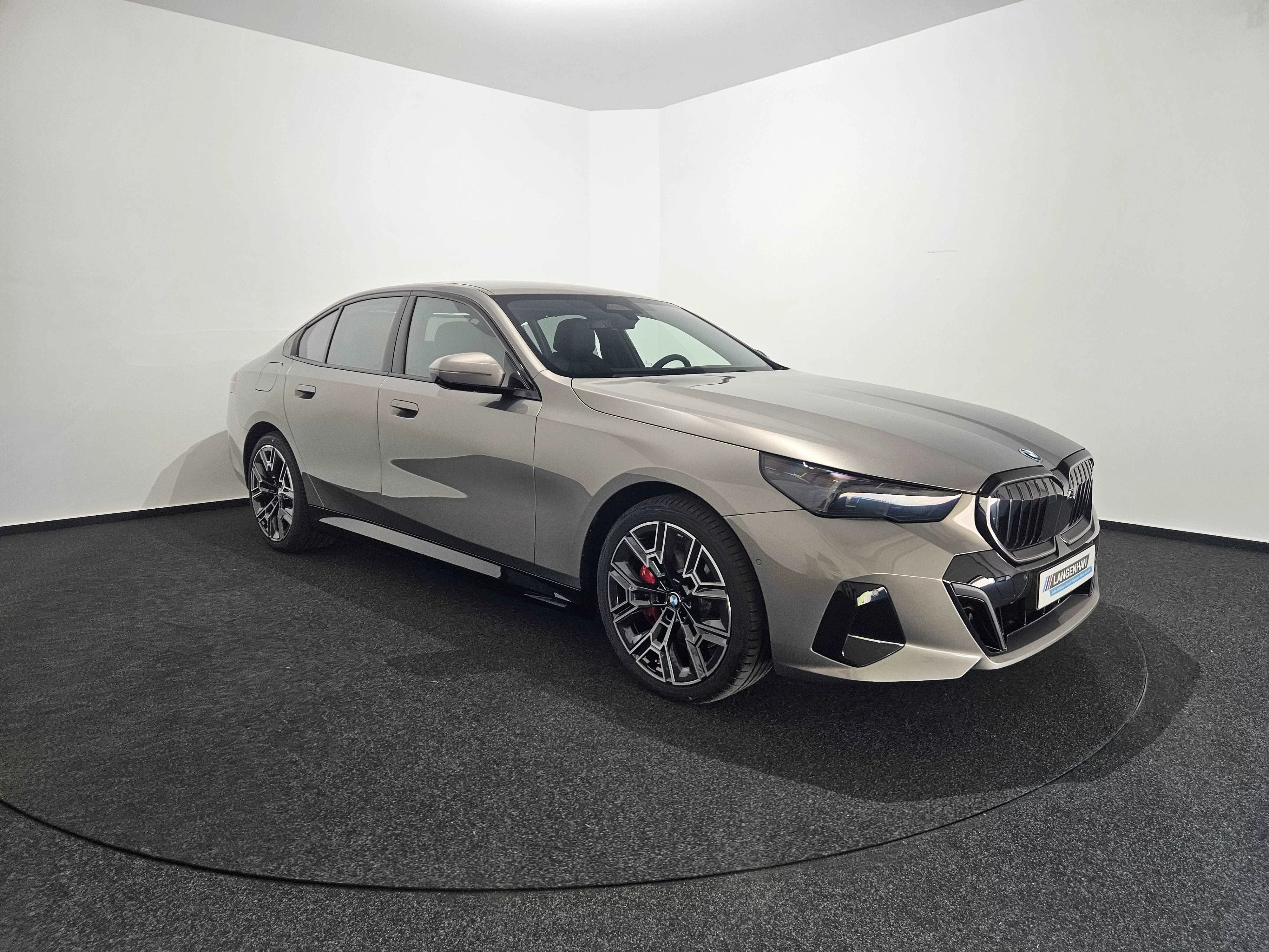 BMW 550e xDrive MSport HUD AHK Harman Kardon