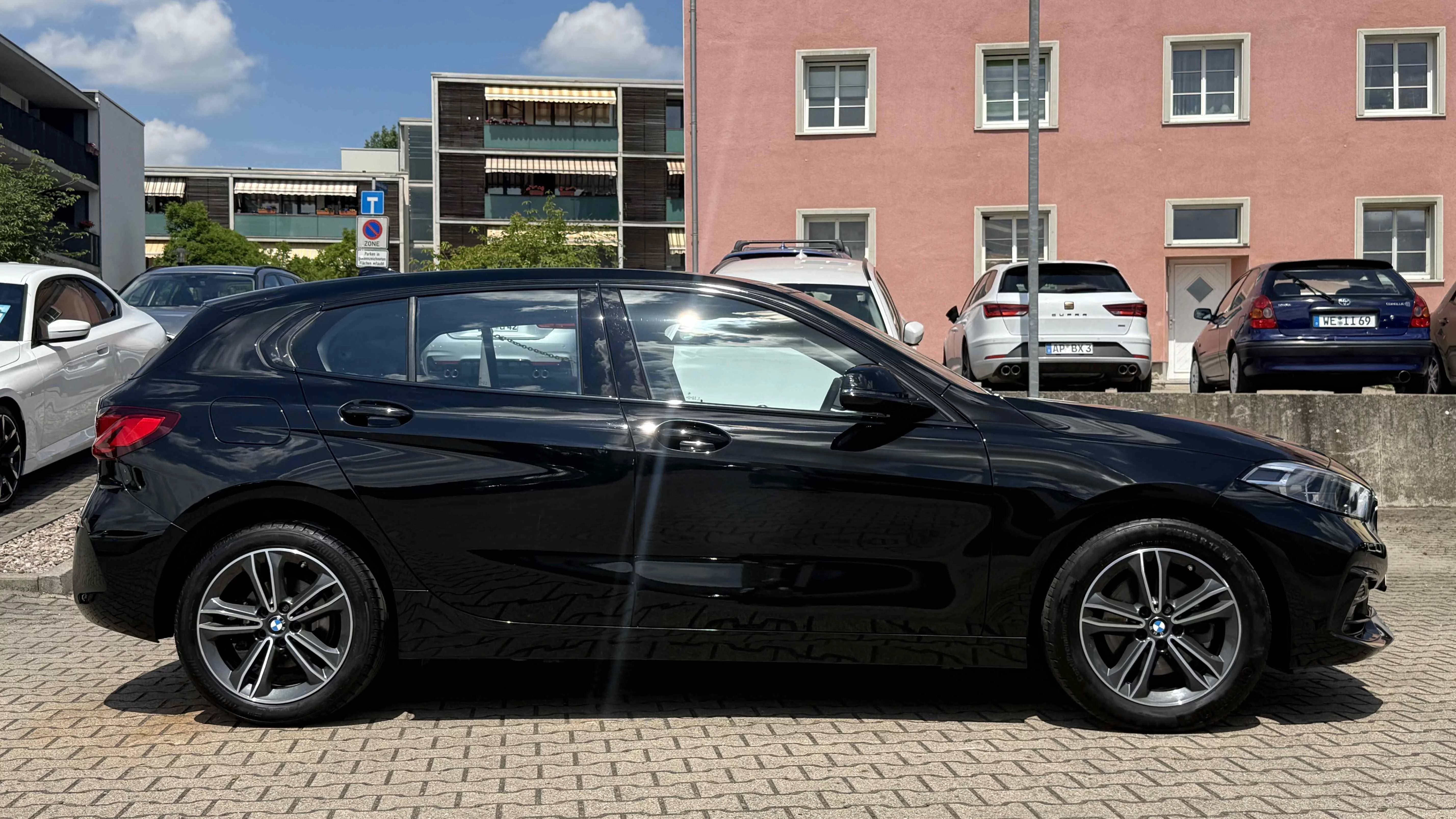BMW 118i Sport Line LED LC Prof LRH SHZ PDC Tempo