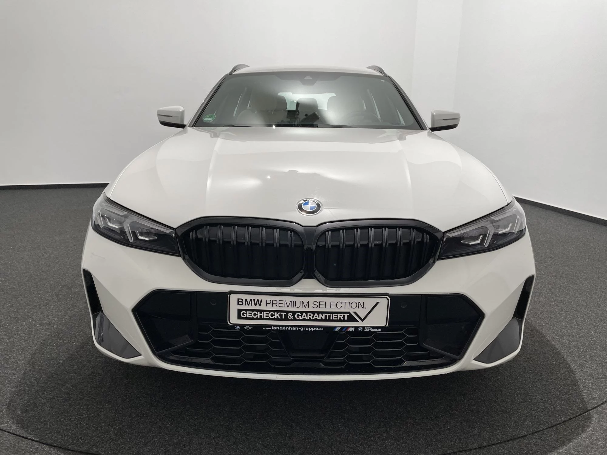 BMW 320d xDrive Tour. M Sport Pro Paket HUD NAVI LED AHK ACC DAB