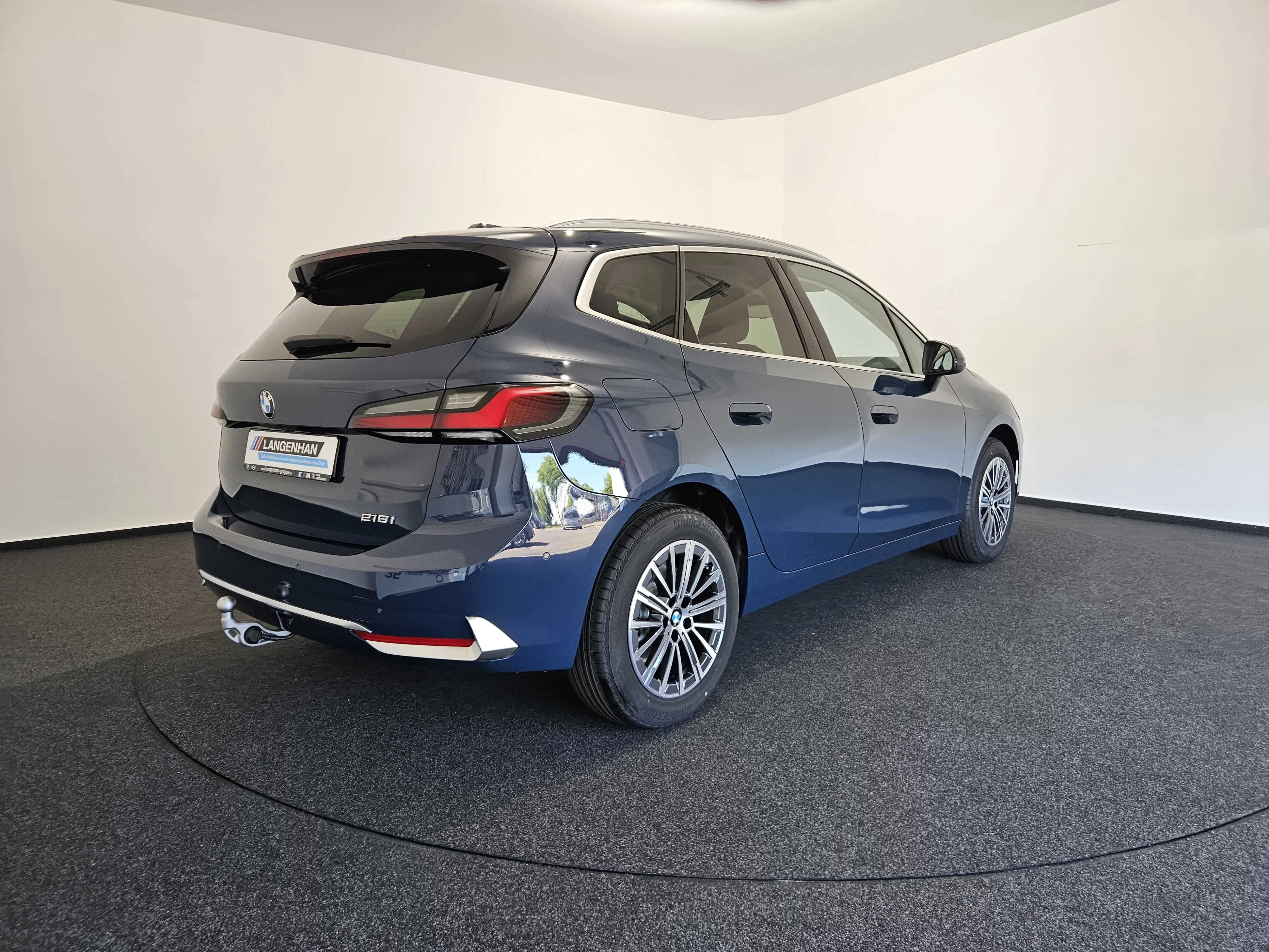 BMW 218i LuxuryLine AHK Lenkradheizung Navi