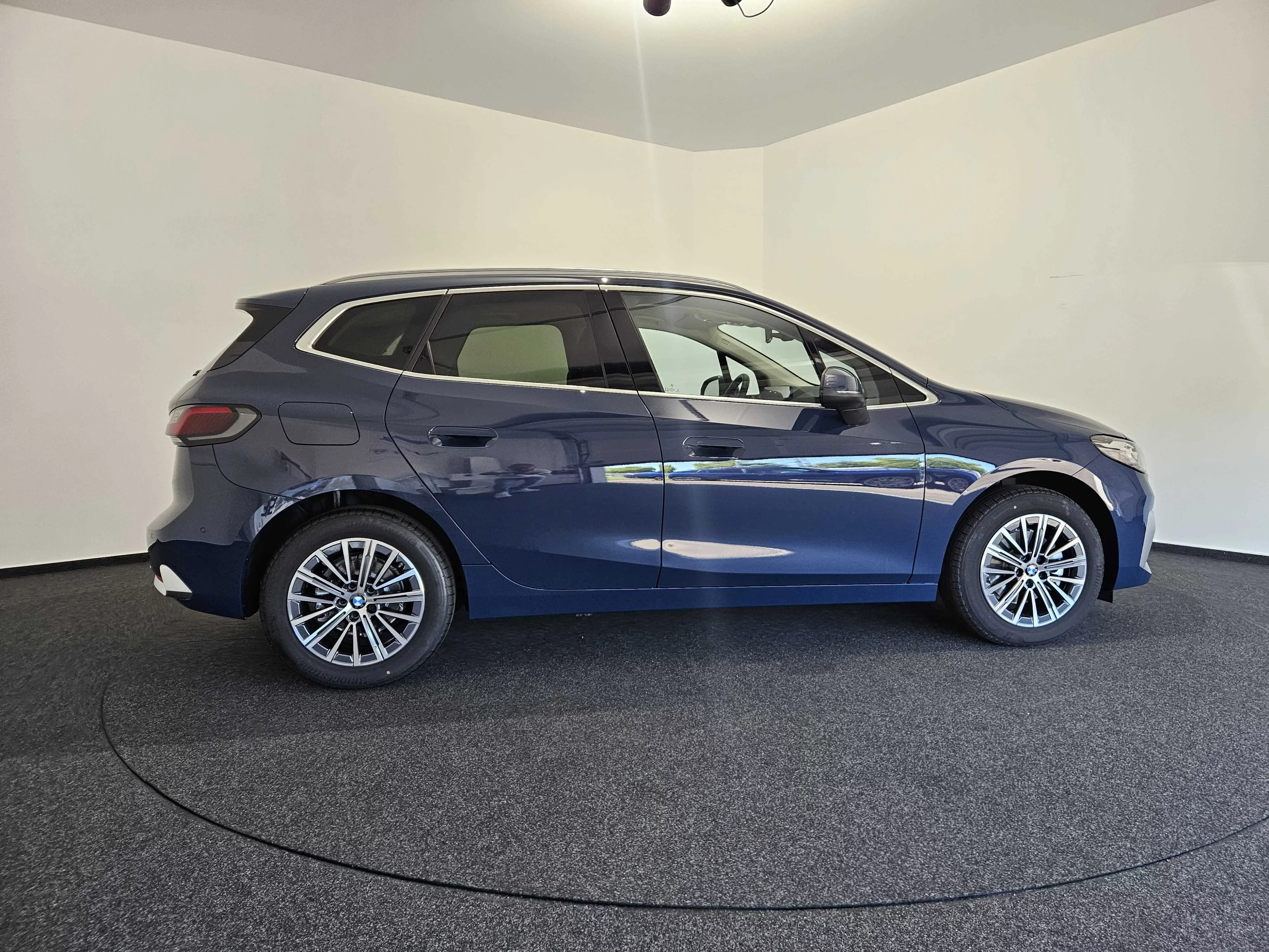 BMW 218i LuxuryLine AHK Lenkradheizung Navi
