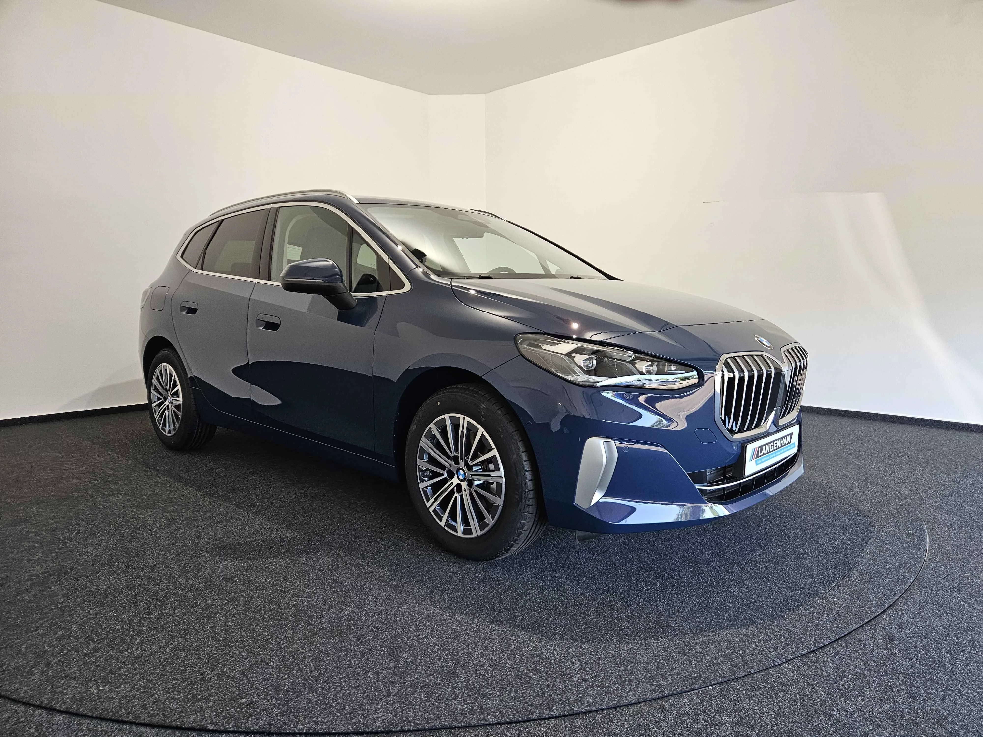 BMW 218i LuxuryLine AHK Lenkradheizung Navi