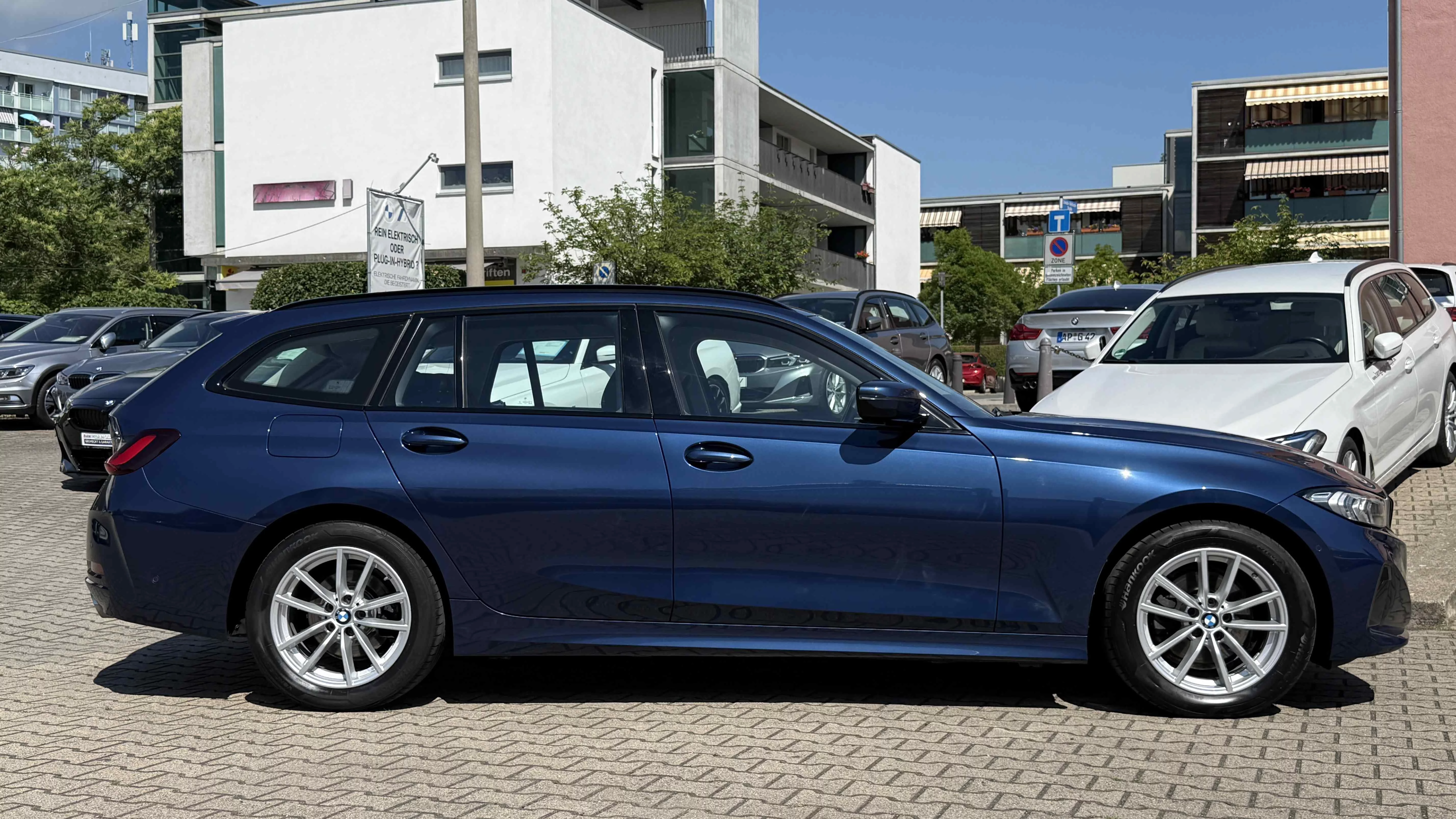 BMW 320d xDrive LED LC Prof Kamera Standhzg LRH SHZ PDC Tempo