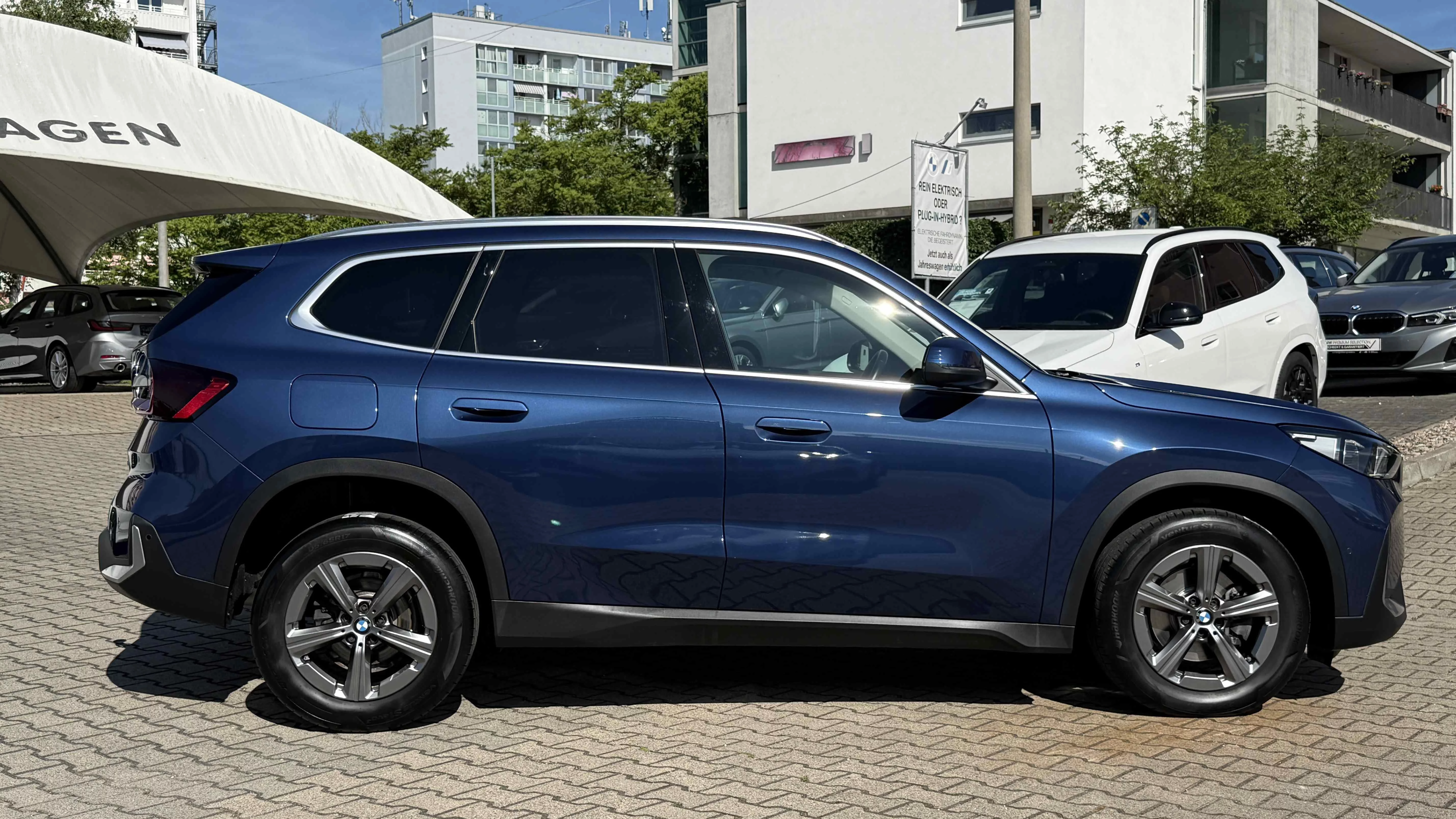 BMW X1 sDrive18i LED LC Plus AHK Kamera Komfortzg SHZ PDC Tempo