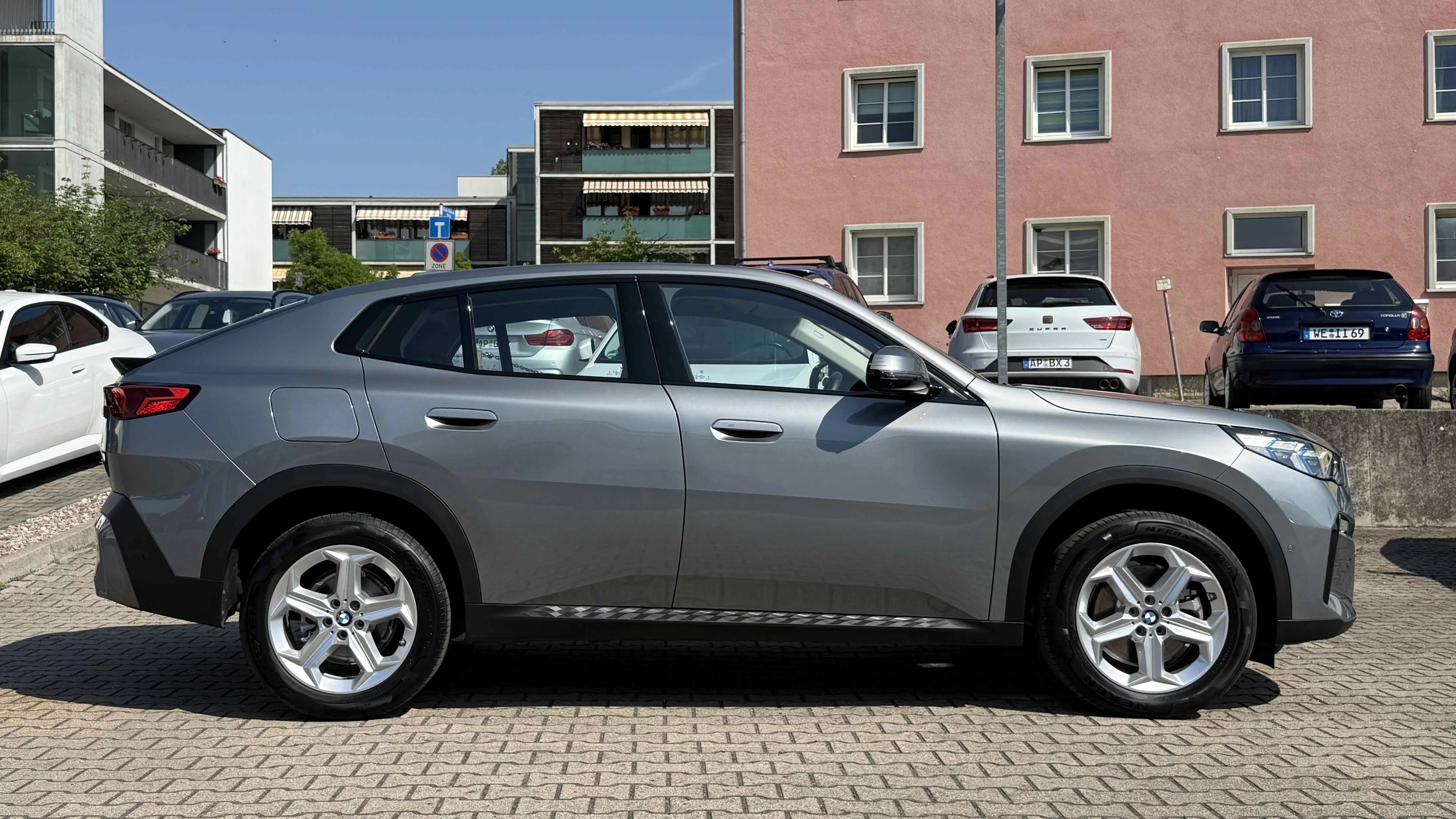 BMW X2 sDrive20i LED LC Prof HUD 360° LRH HK SHZ PDC Tempo