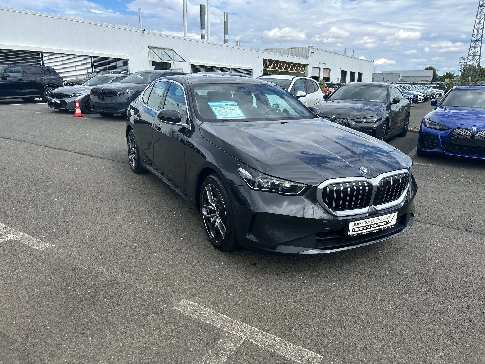 BMW 520d xDrive Lim Head-Up HK HiFi AHK LED Standhzg. SHZ vorne und hinten