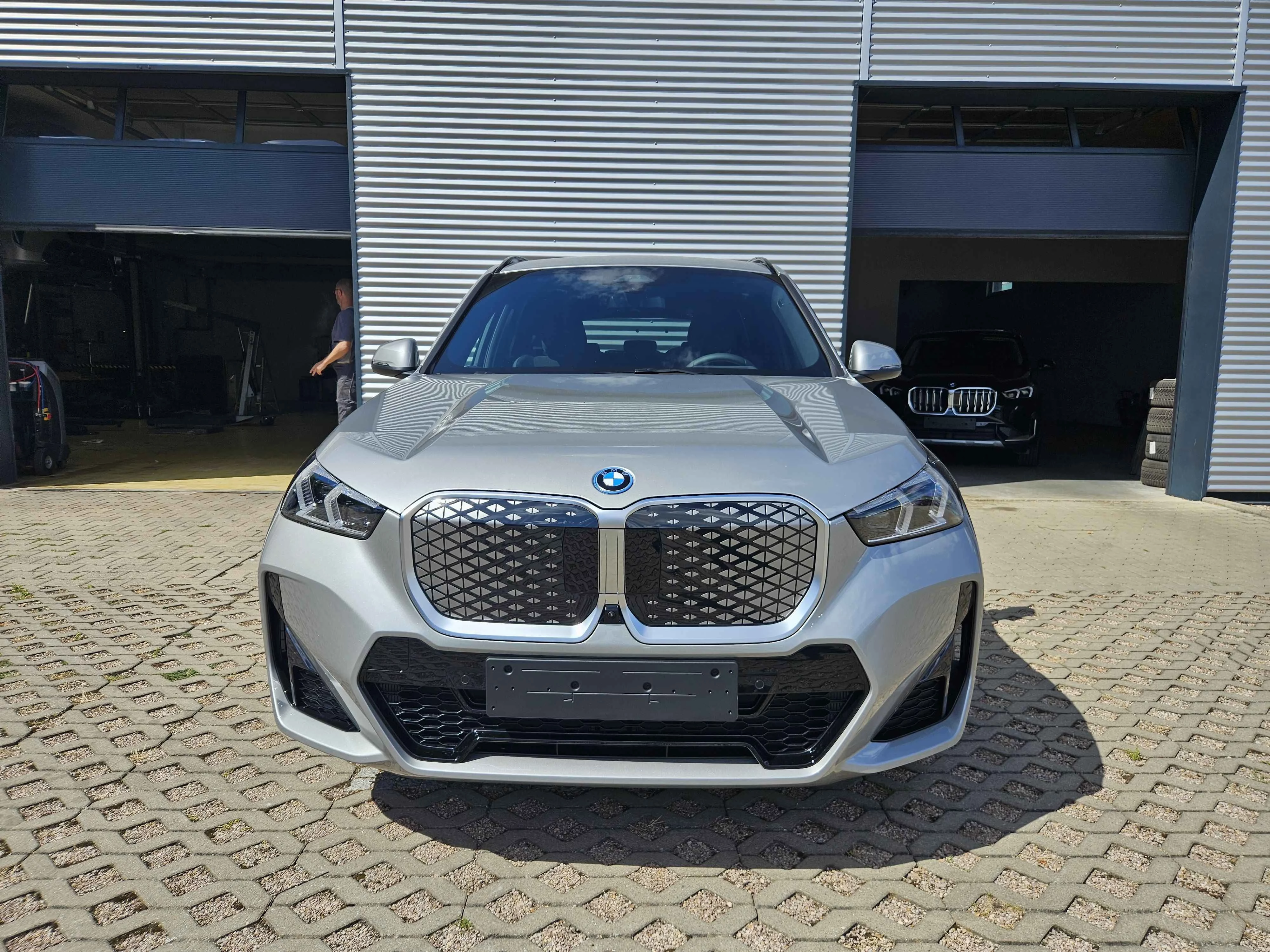 BMW iX1 eDrive20 M Sport HUD AHK Lenkradheizung