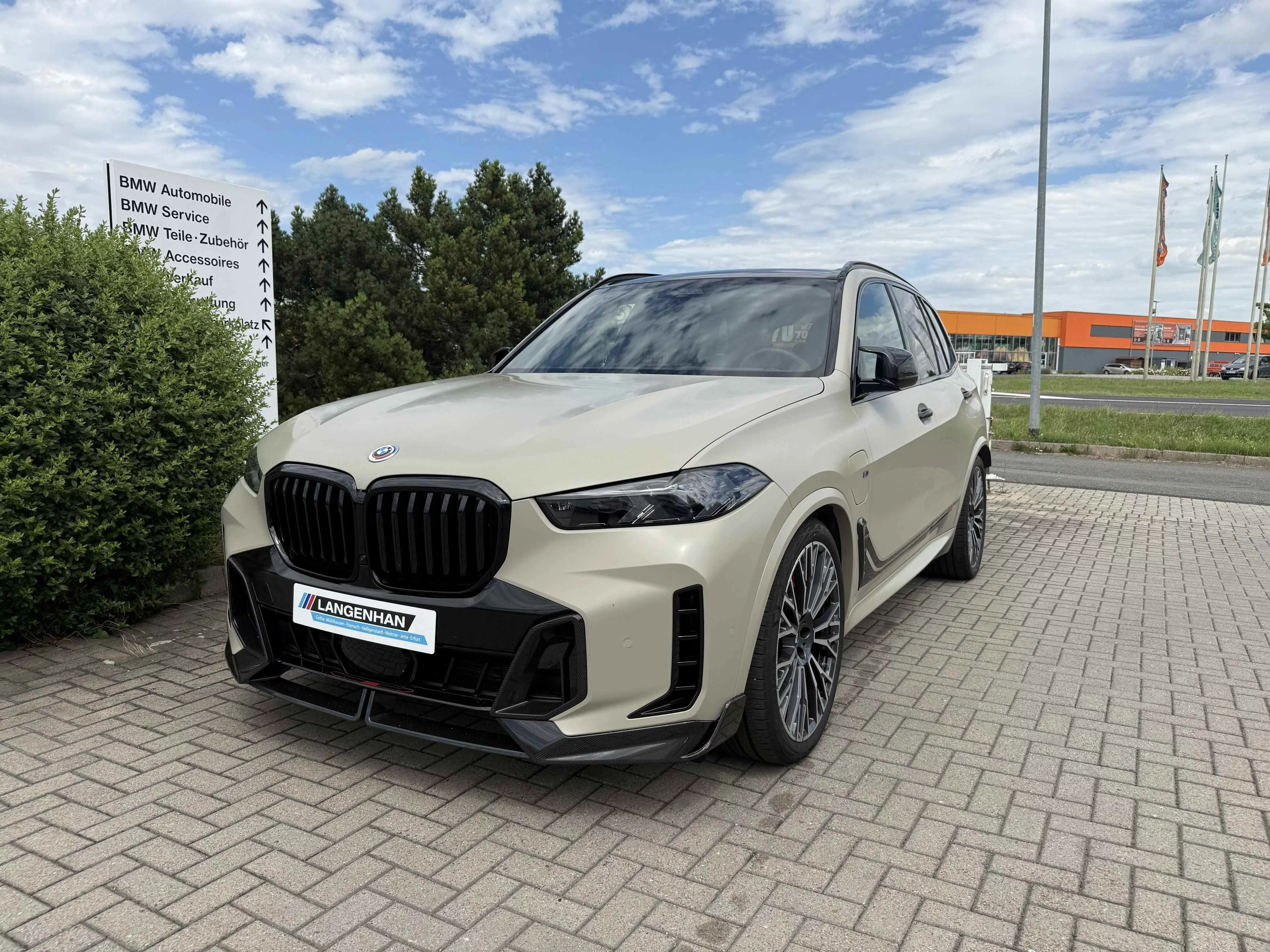 BMW X5 xDrive50e M SPORT PRO/*CARBON UMBAU+FOLIERUNG/AHK/PANO/H+K/ALCANTARA