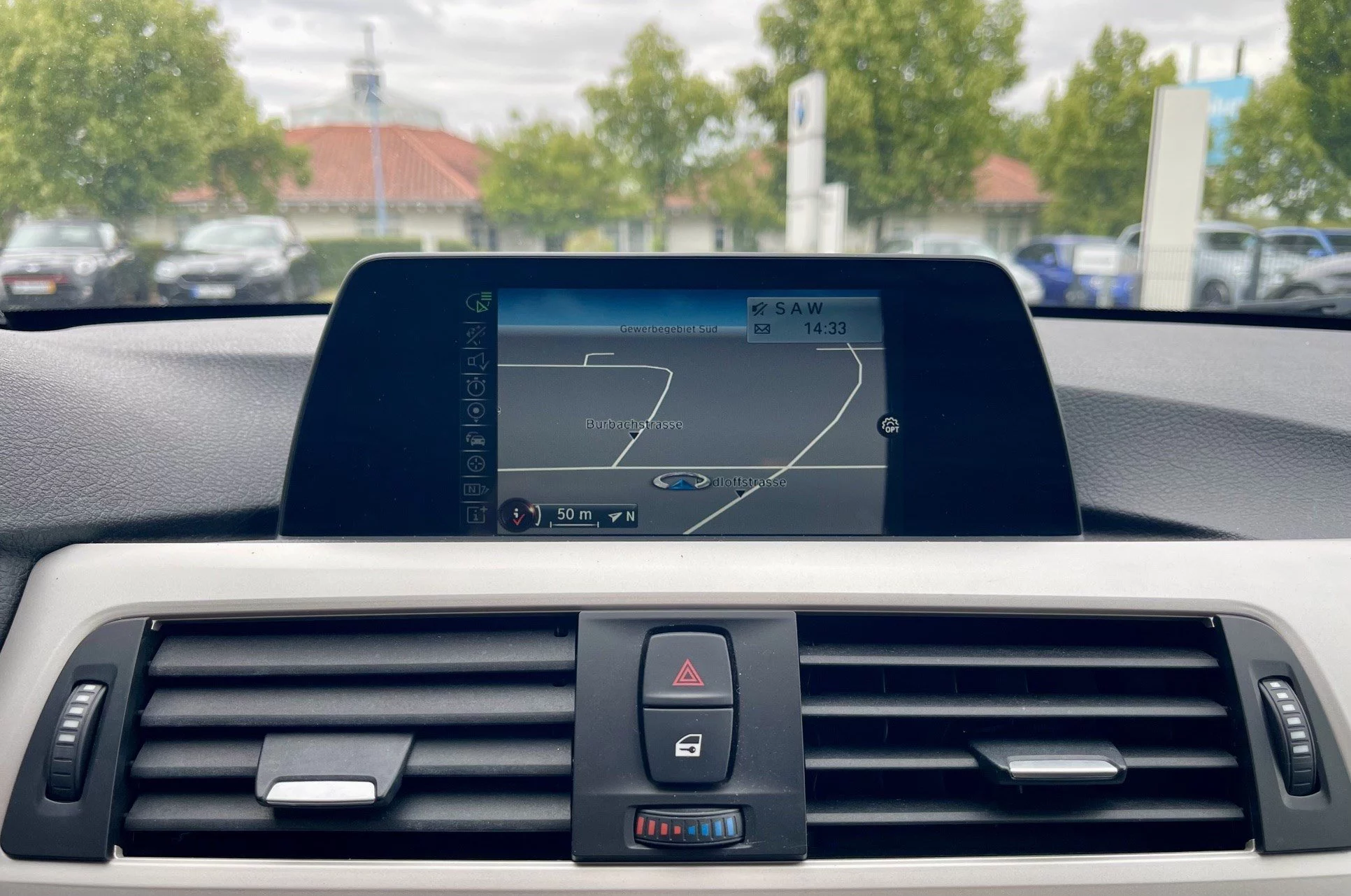 BMW 318i Touring Advantage LED Navi Bus. Komfortzg. – Fahrzeugansicht 29
