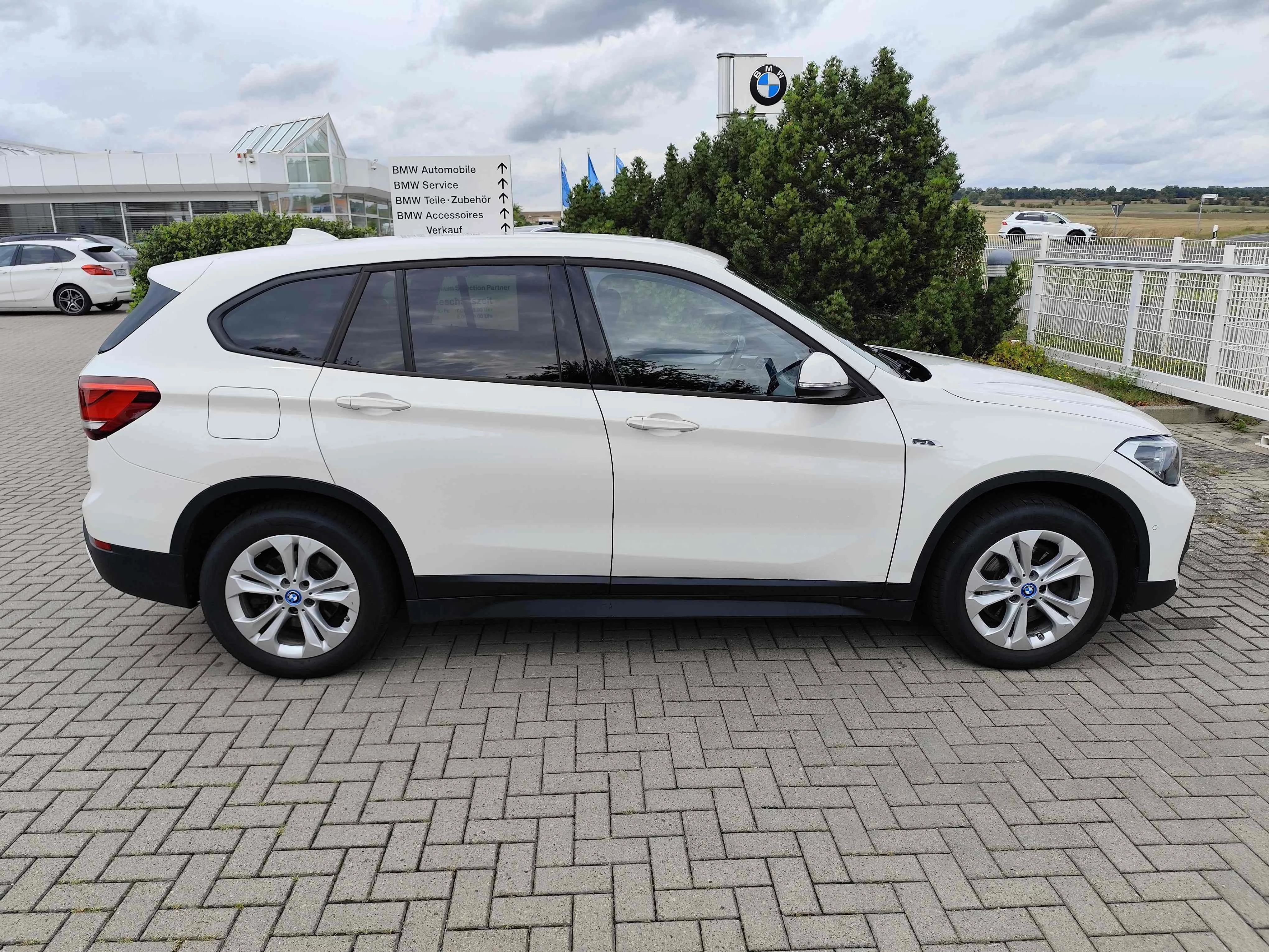 BMW X1 xDrive25e LED Navi SHZ PDC Tempo