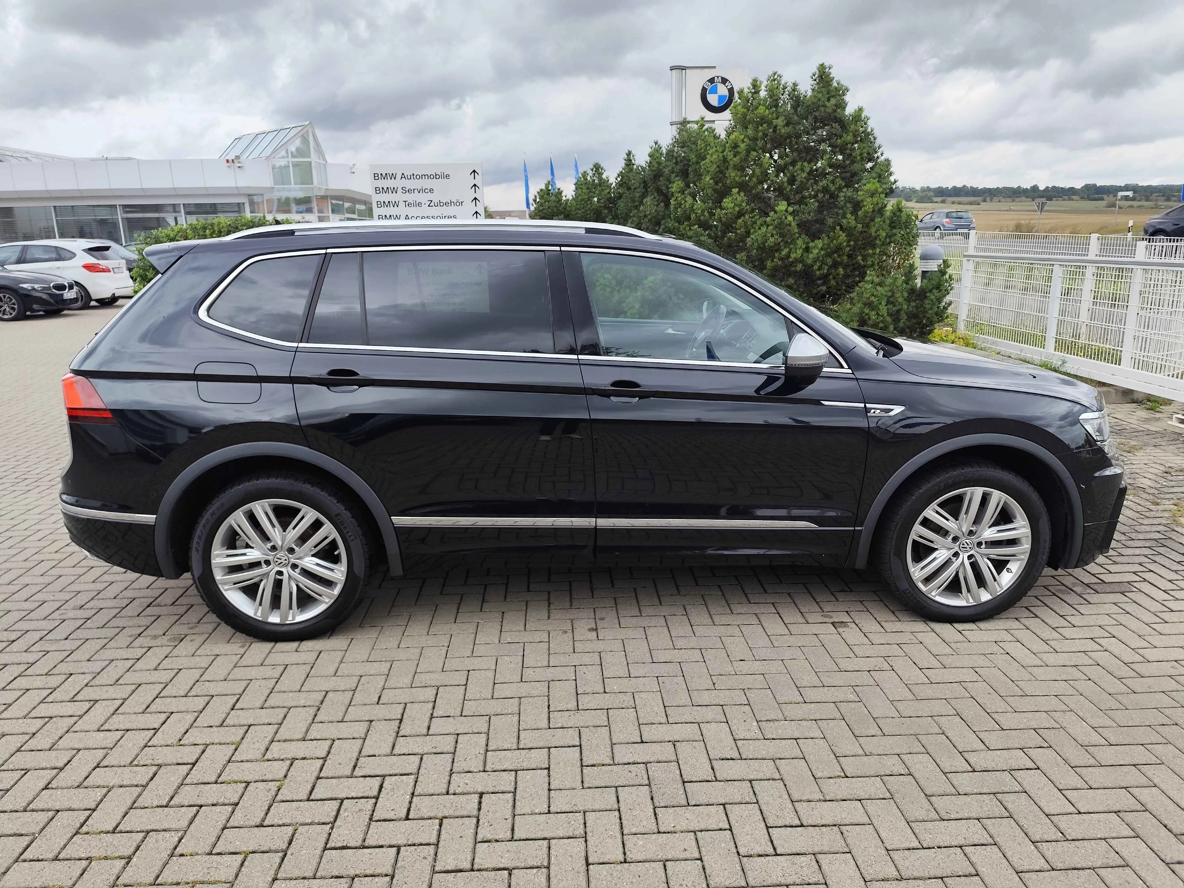 VW Tiguan Allspace 2.0 TDI SCR 4Motion DSG LED Navi HUD Kamera SHZ PDC Tempo