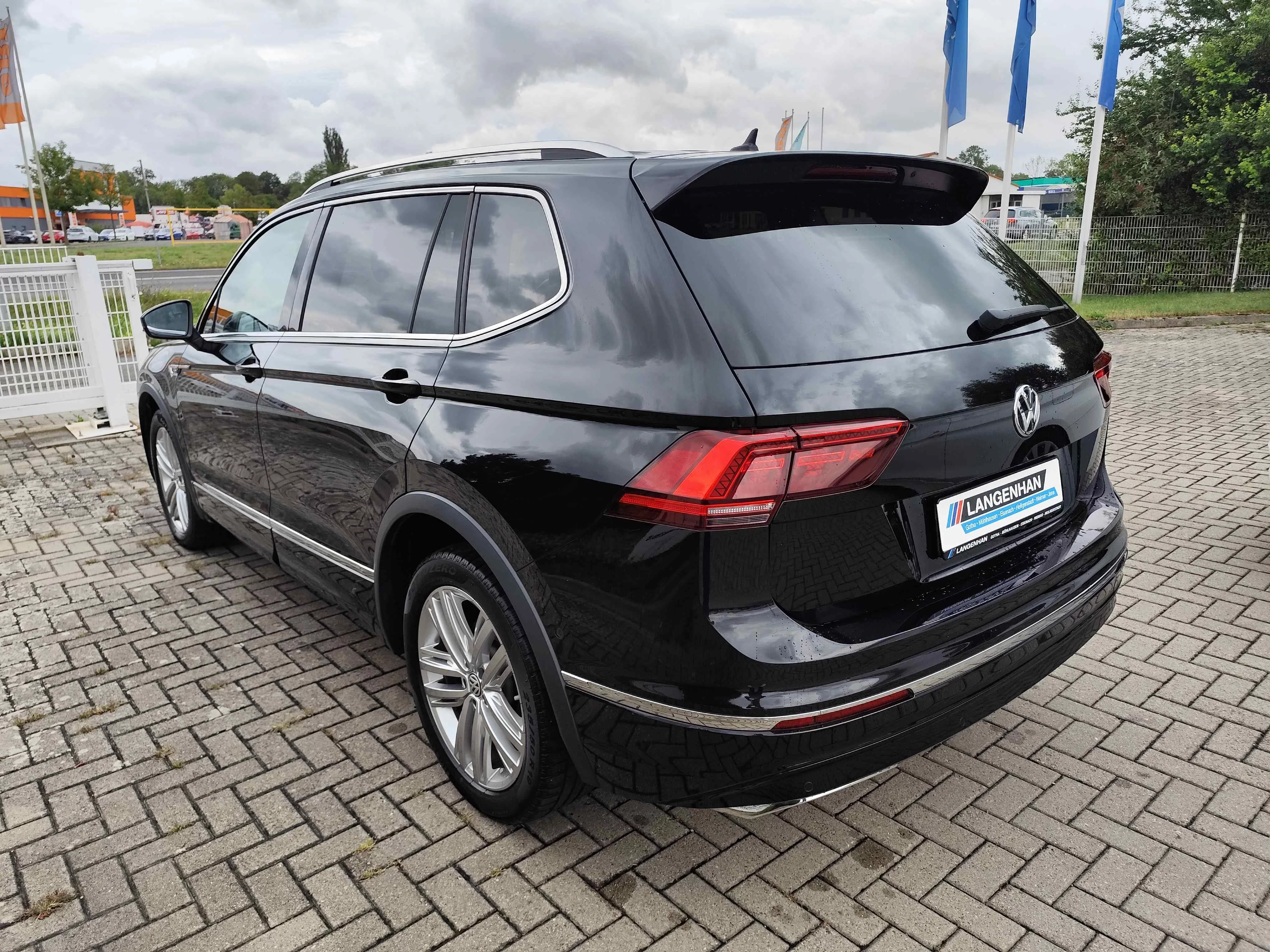 VW Tiguan Allspace 2.0 TDI SCR 4Motion DSG LED Navi HUD Kamera SHZ PDC Tempo