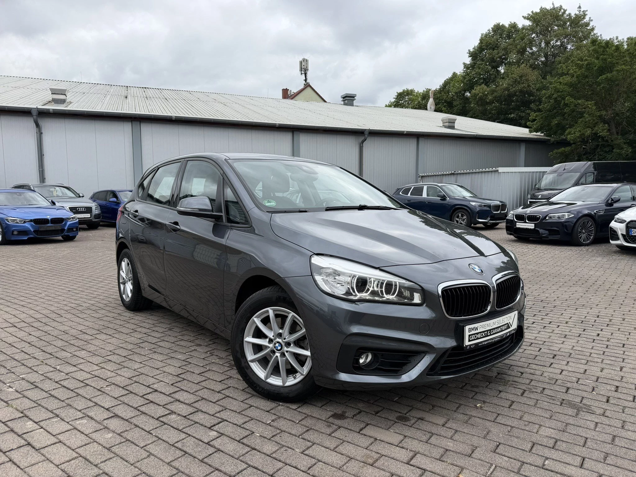 BMW 218i LED Navi AHK SHZ PDC Tempo