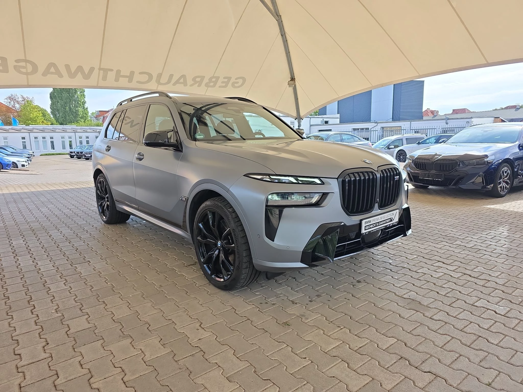 BMW X7 M60i xDrive M Sport Pro PANO FROZEN 6 Sitze Sky Gestiksteuerung DAB