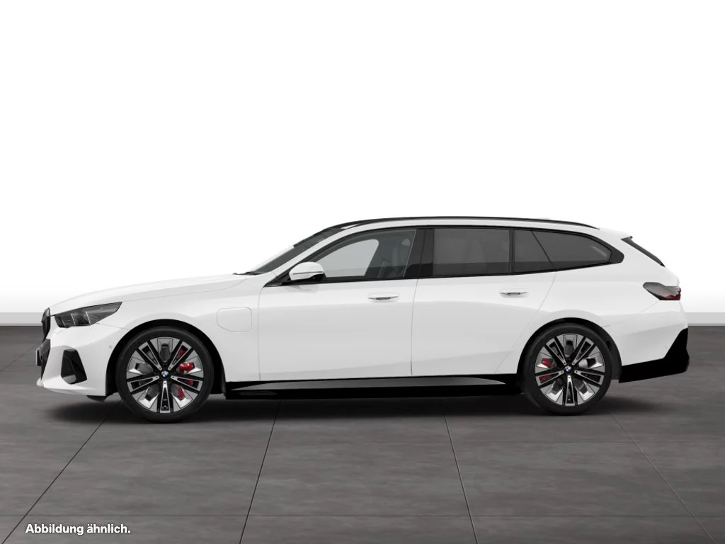 BMW 550e xDrive Touring