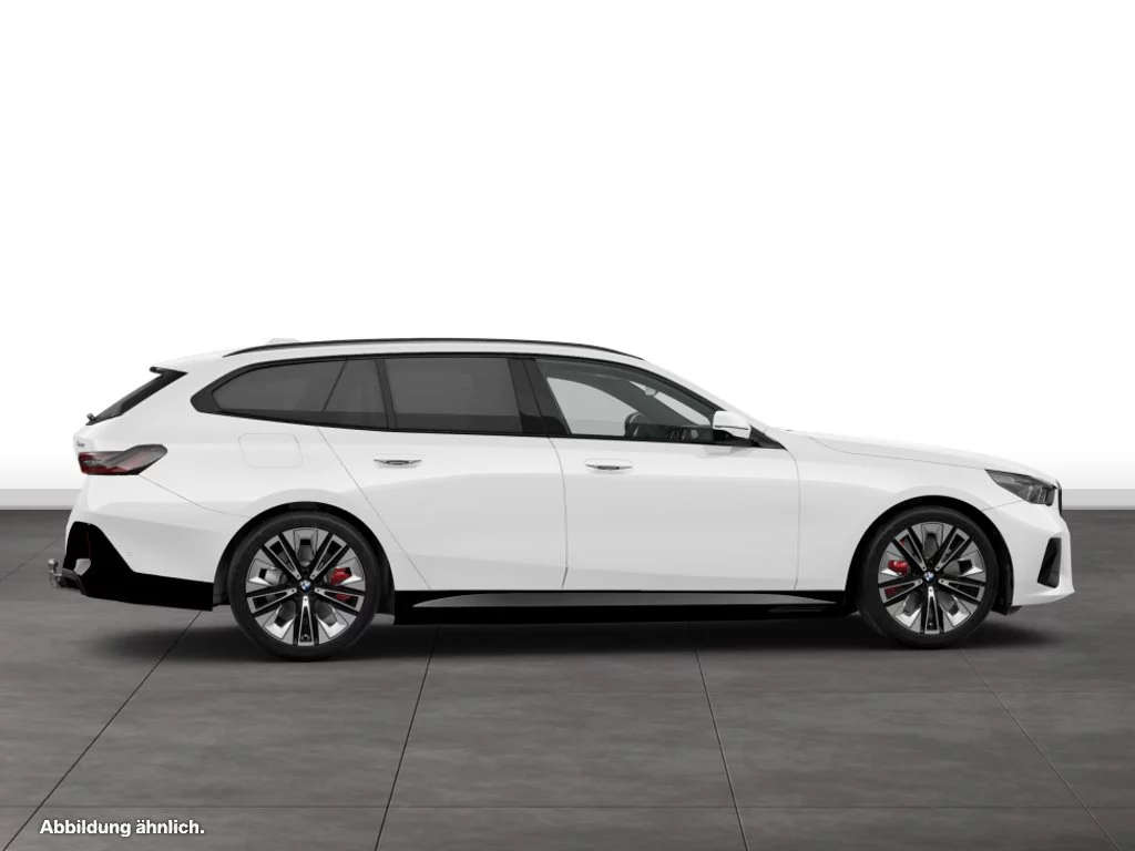 BMW 550e xDrive Touring