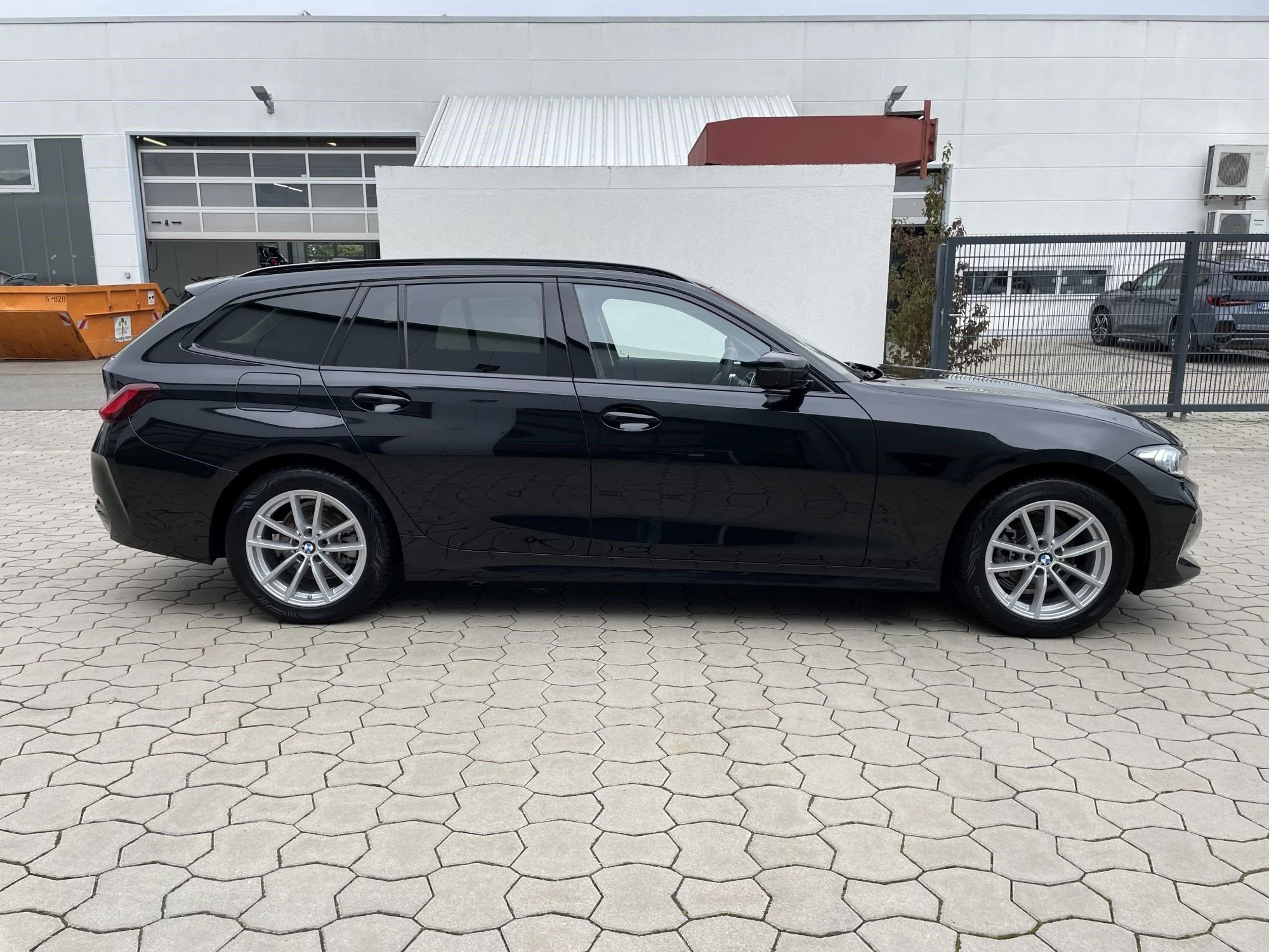 BMW 318i Touring 360° HUD NAVI DAB LED Tempo SHZ