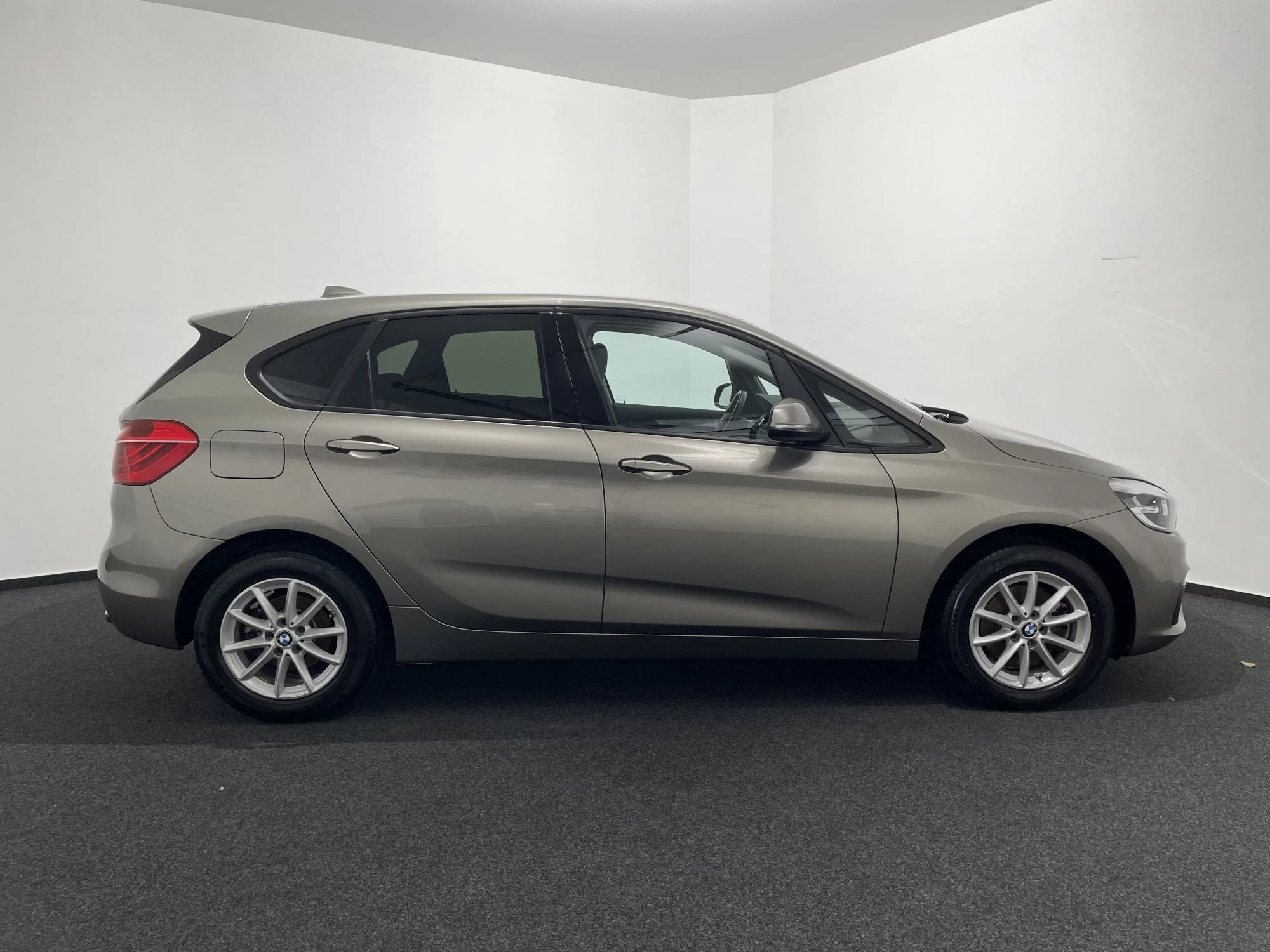 BMW 220i Active Tourer Advantage Tempomat AHK schw.