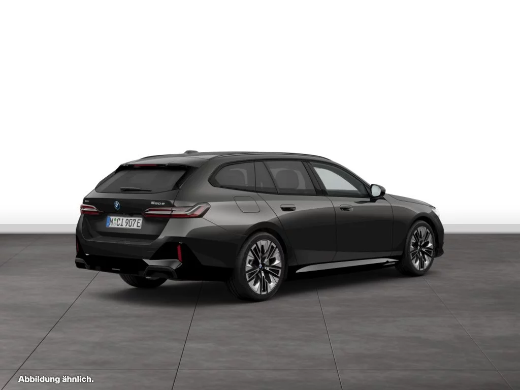 BMW 550e xDrive Touring
