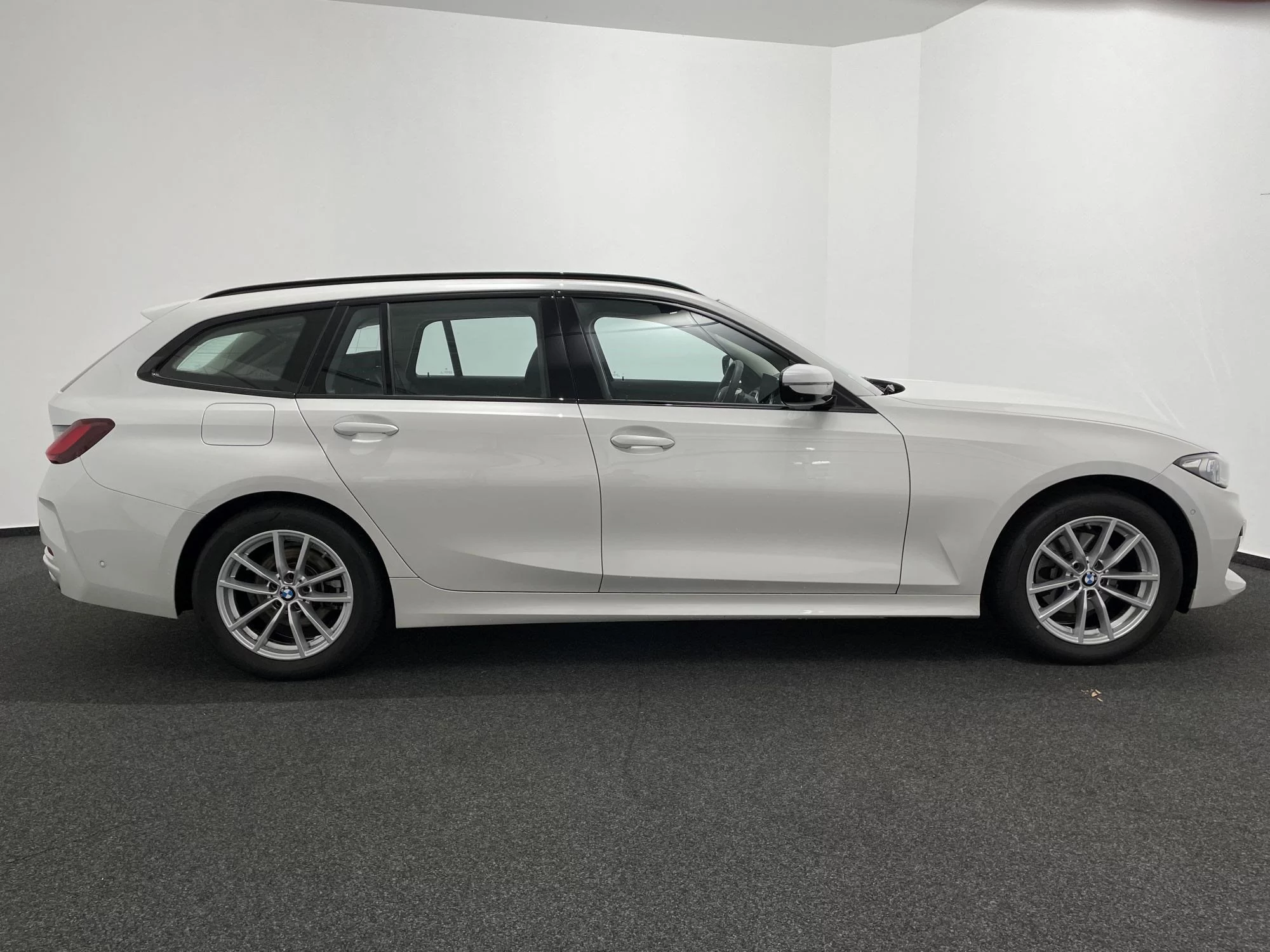 BMW 320d xDrive Touring 360° NAVI ACC HUD DAB LED