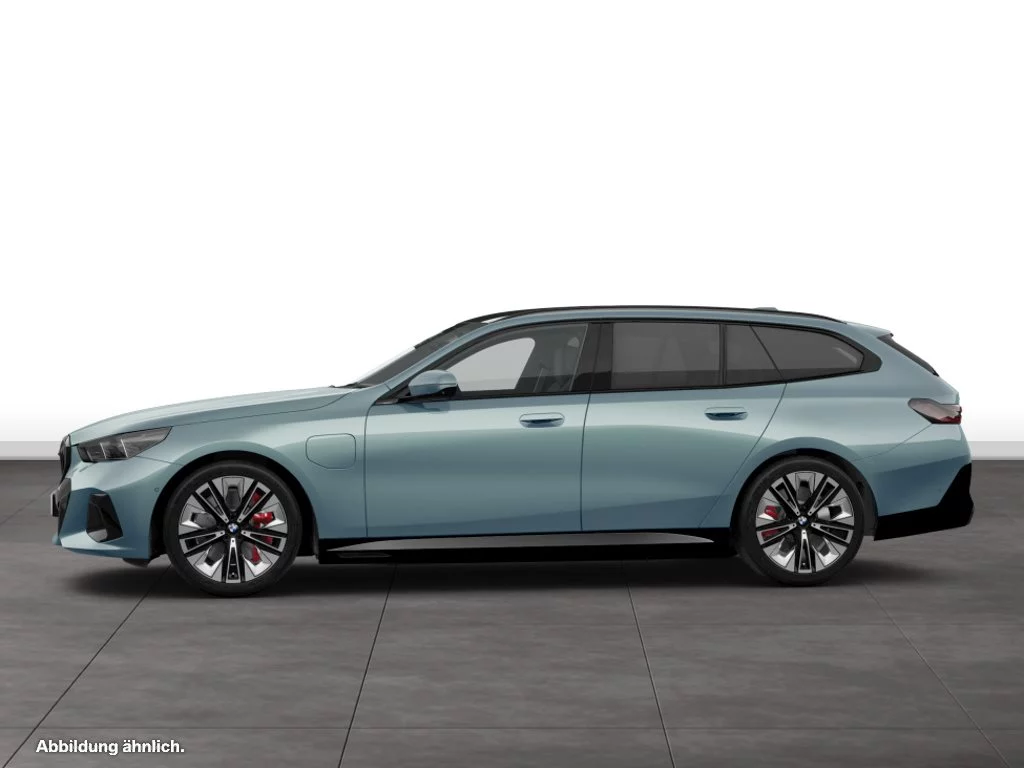 BMW 550e xDrive Touring