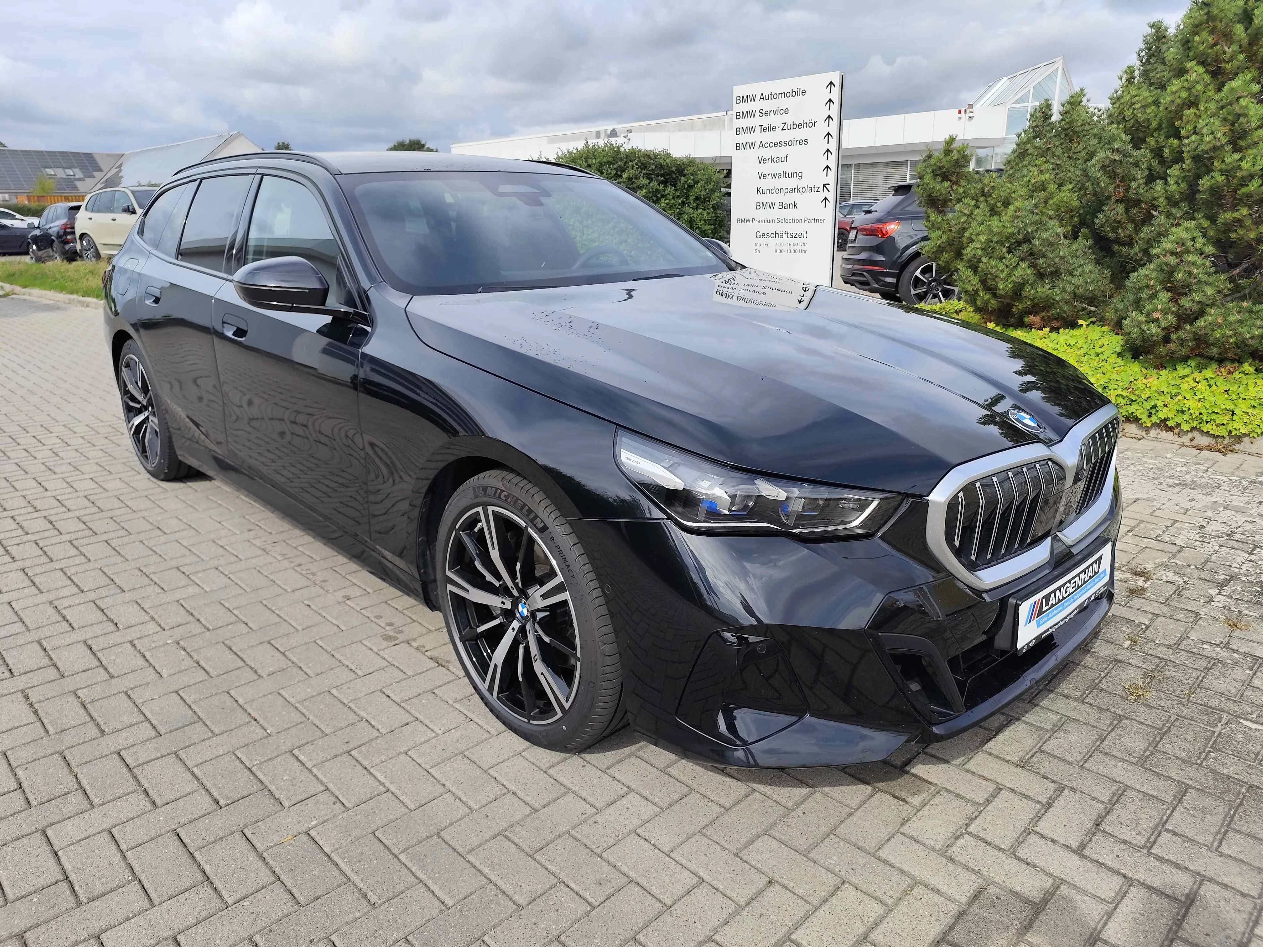 BMW 540d xDrive ///M Sport LED LC Prof HUD AHK B&W Pano SHZ PDC Tempo