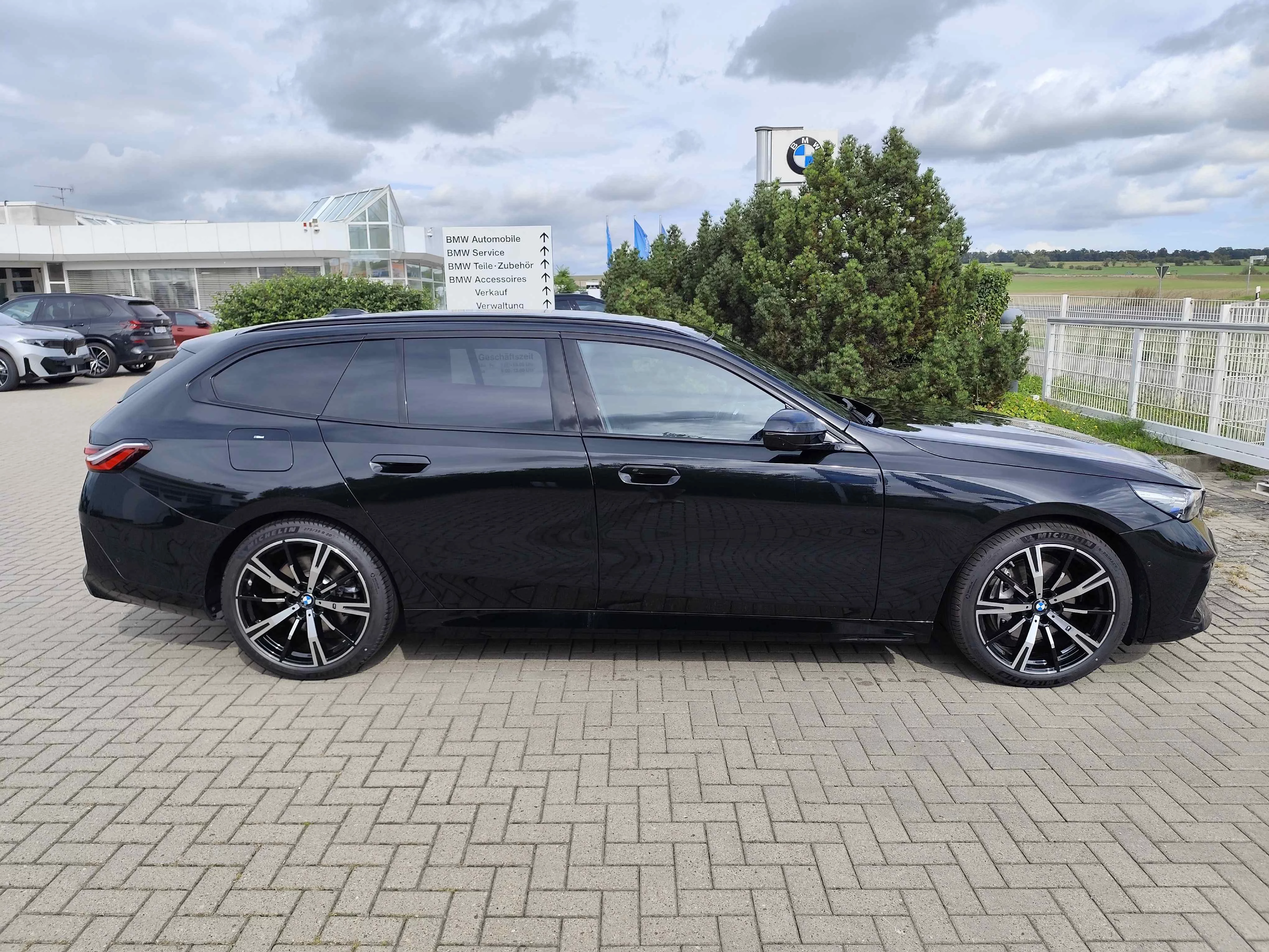 BMW 540d xDrive ///M Sport LED LC Prof HUD AHK B&W Pano SHZ PDC Tempo