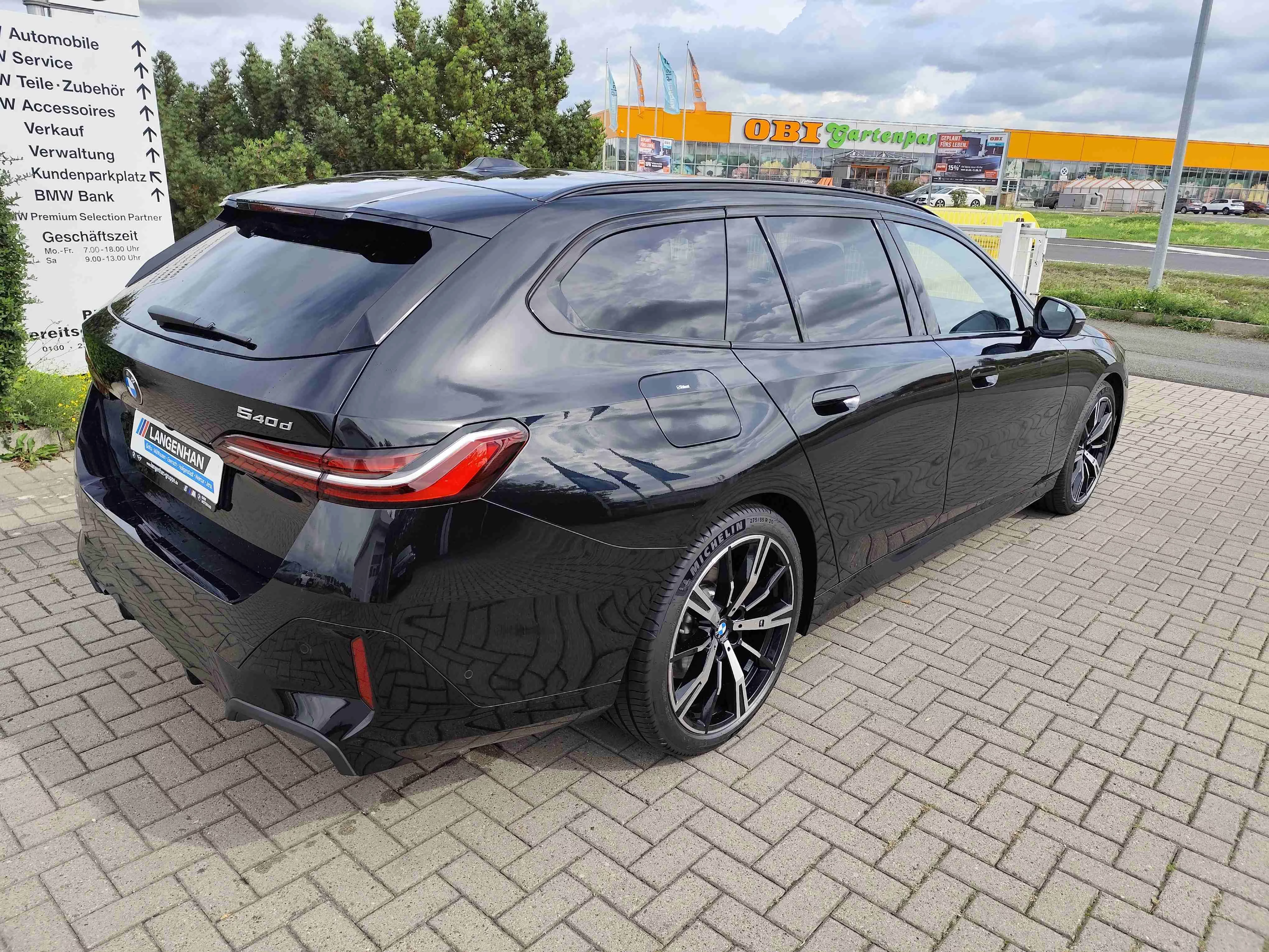 BMW 540d xDrive ///M Sport LED LC Prof HUD AHK B&W Pano SHZ PDC Tempo