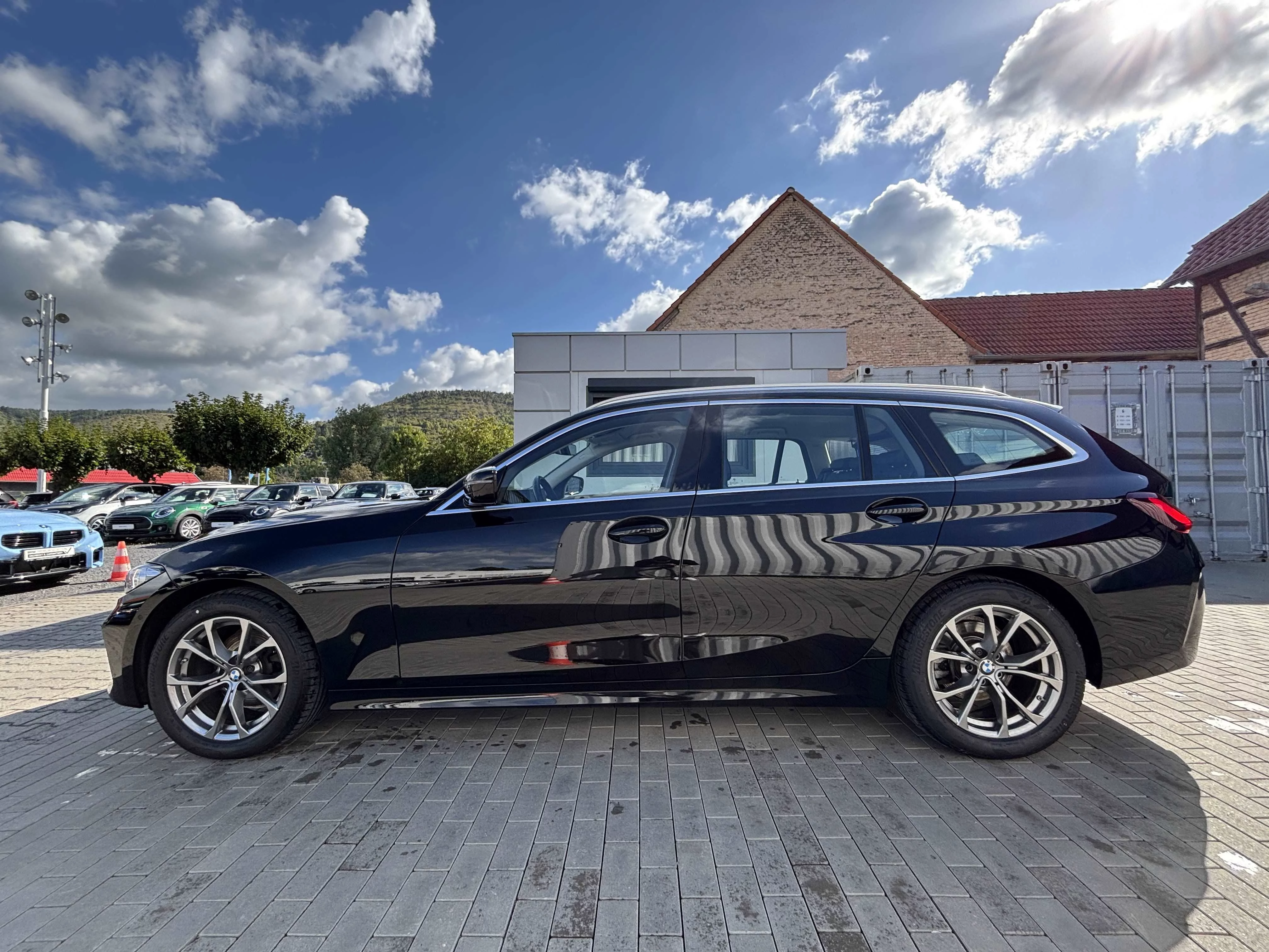 BMW 320d xDrive Touring LED LC Prof HUD Kamera SHZ PDC Tempo