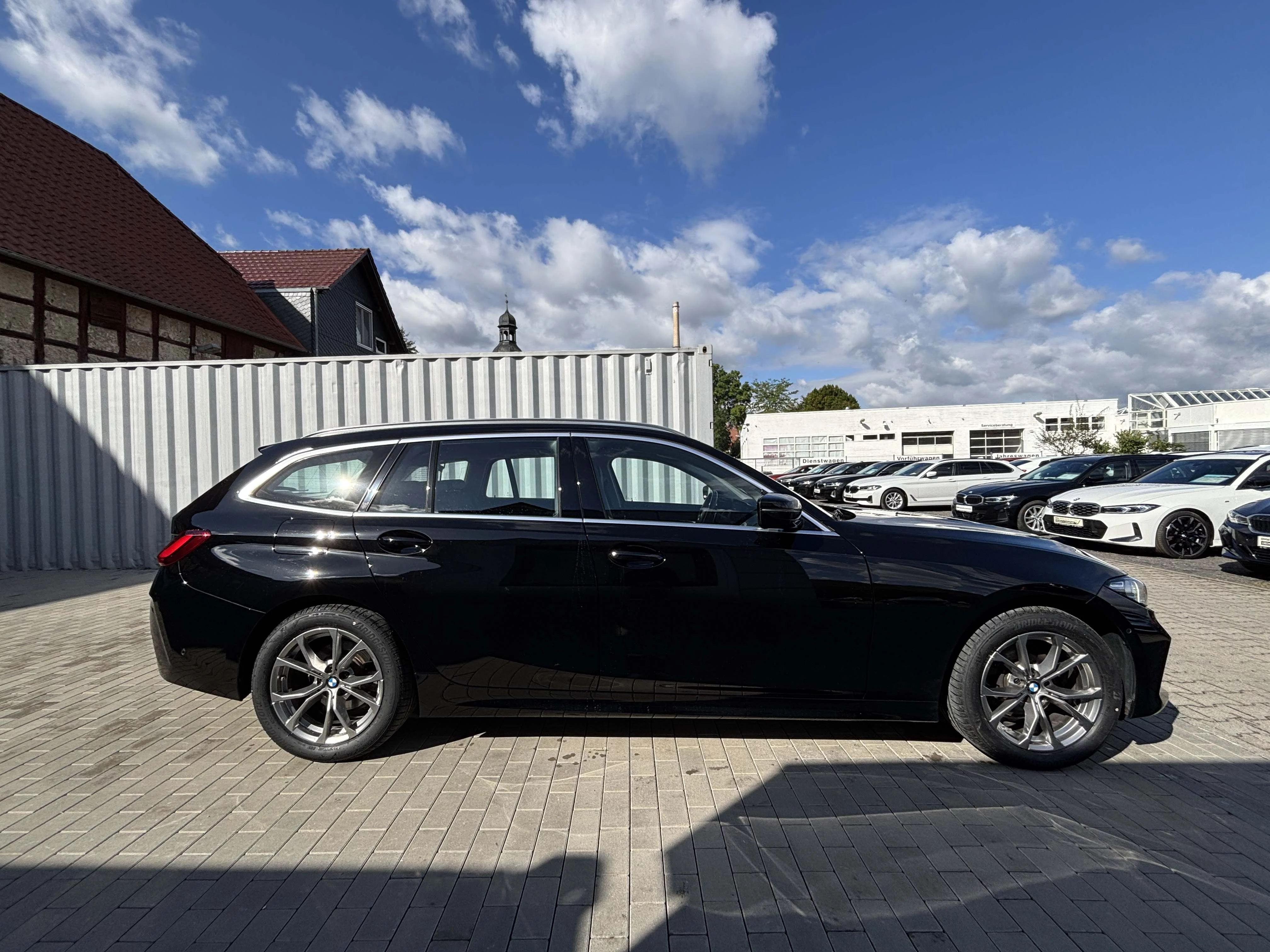 BMW 320d xDrive Touring LED LC Prof HUD Kamera SHZ PDC Tempo