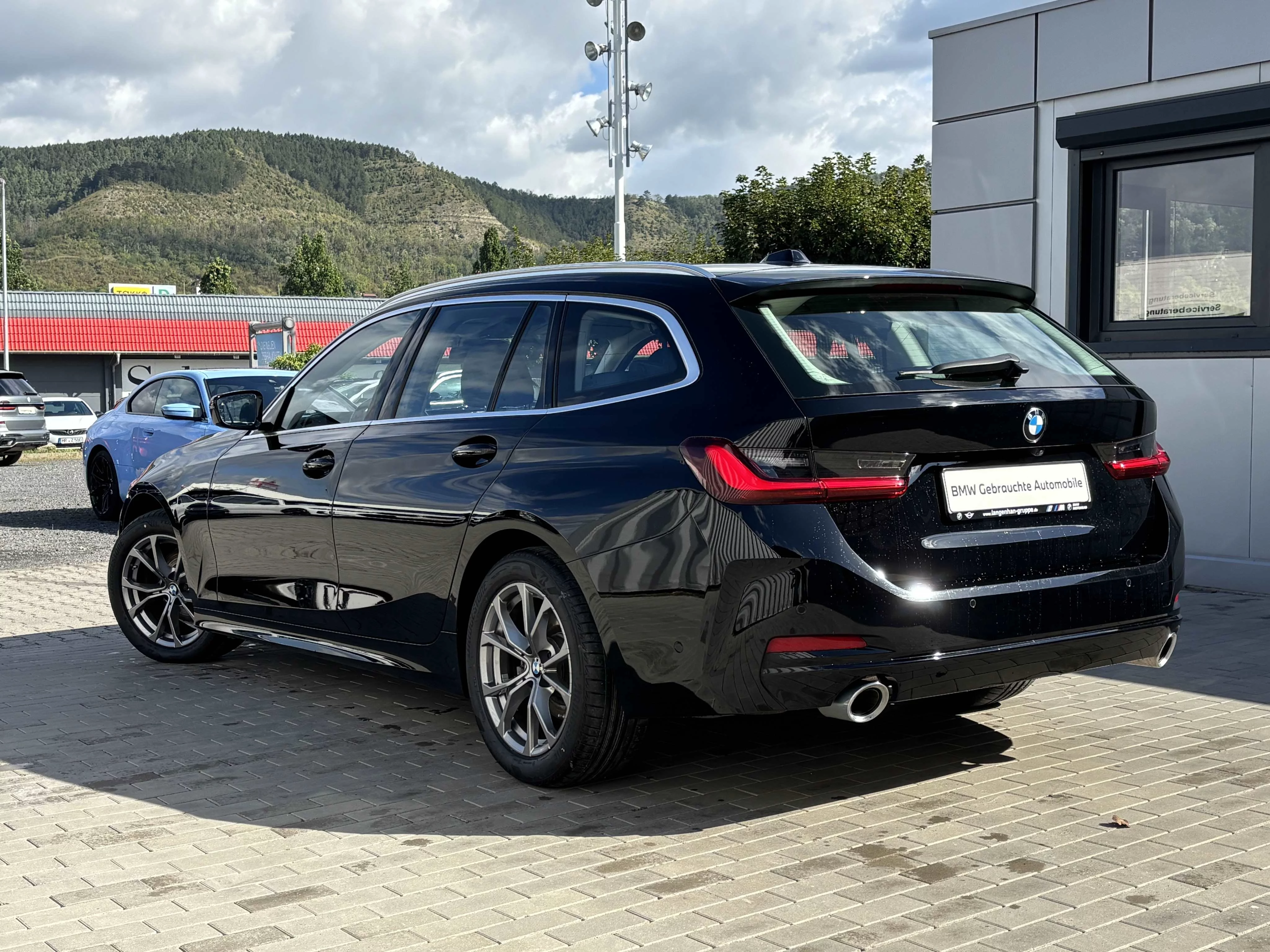 BMW 320d xDrive Touring LED LC Prof HUD Kamera SHZ PDC Tempo