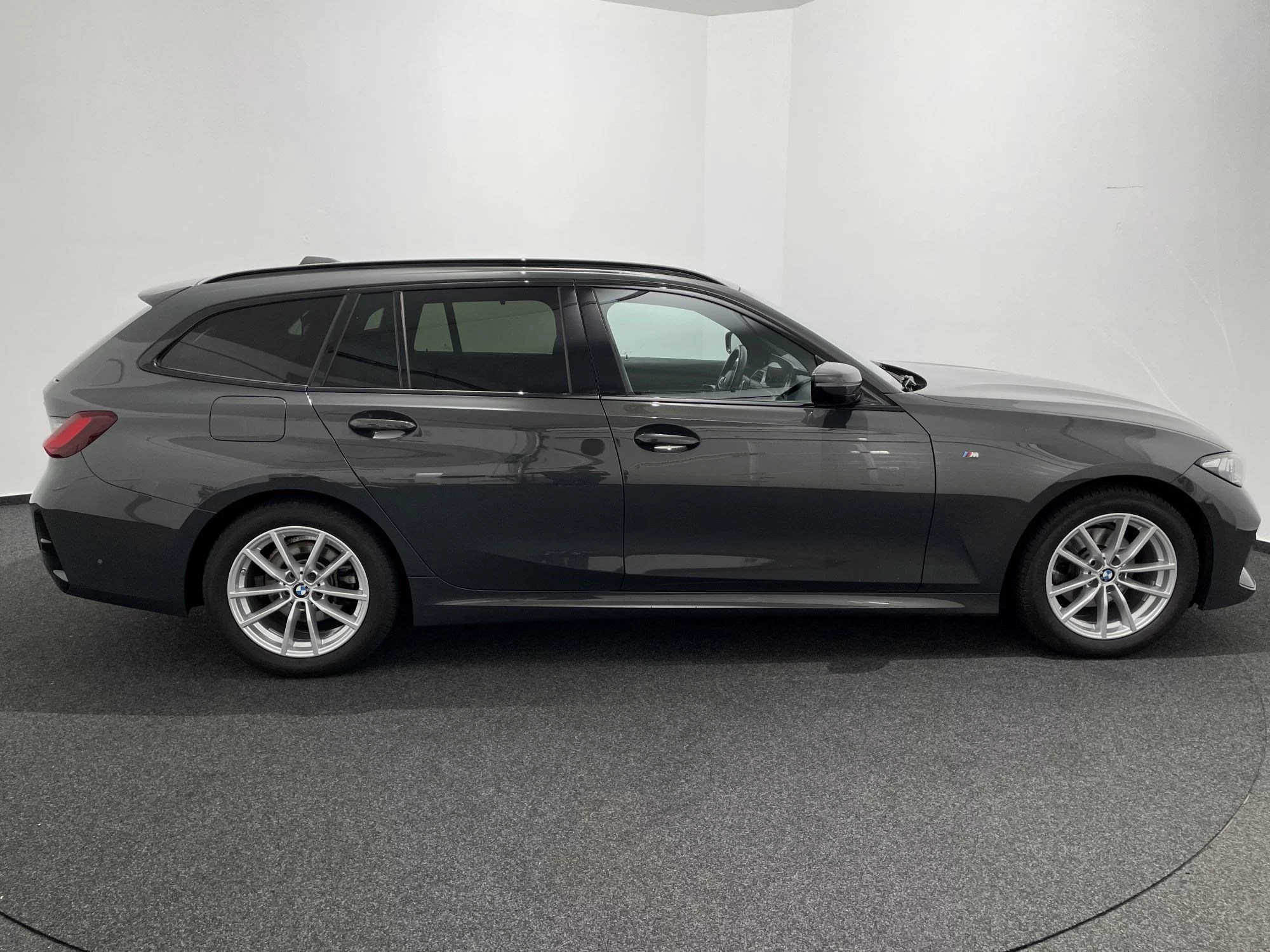 BMW 320d xDrive Tour. M Sport NAVI AHK RFK PANO ACC LCProf