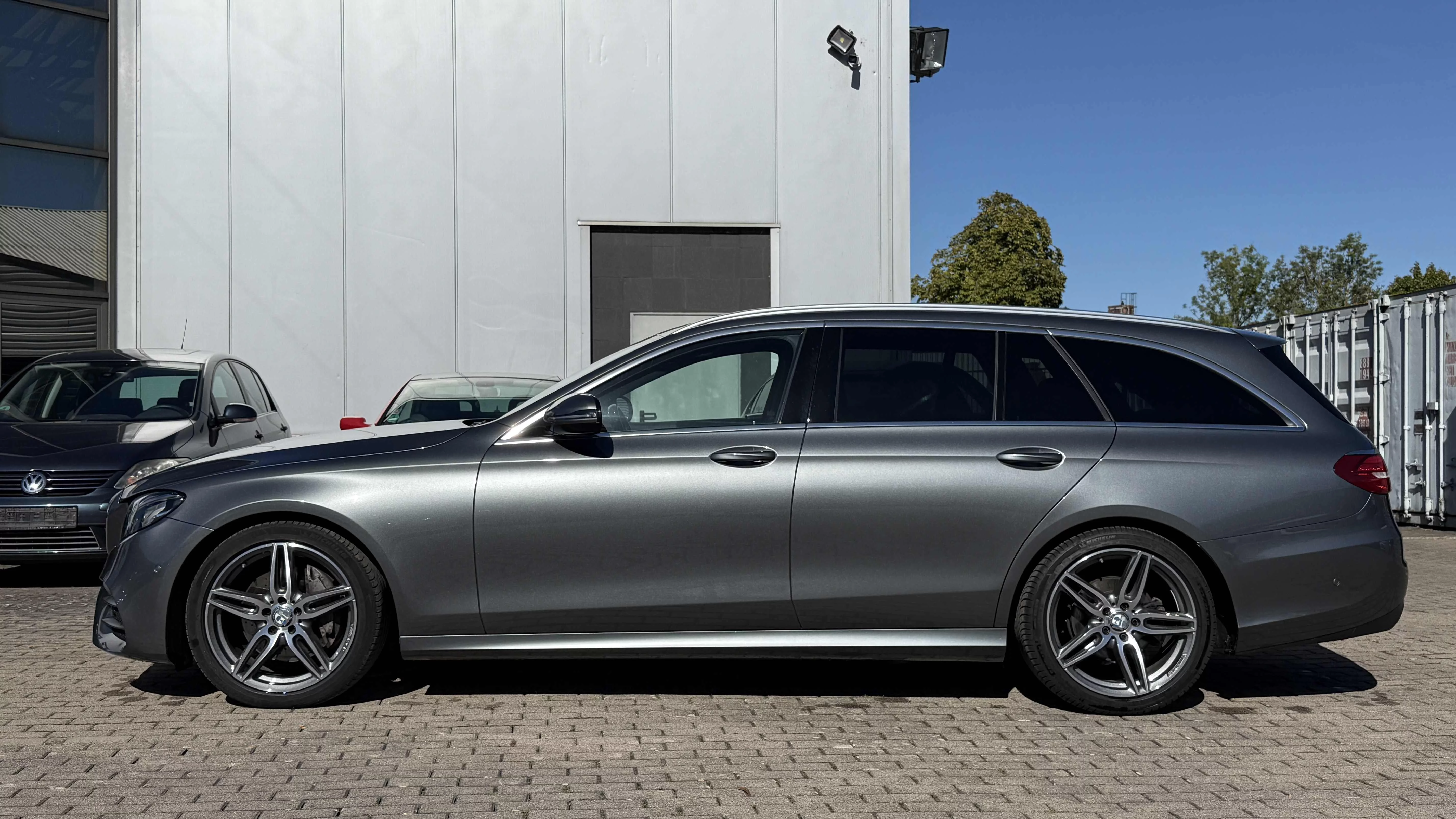 Mercedes E 250 T Model AMG Line LED Navi Kamera SHZ PDC Tempo