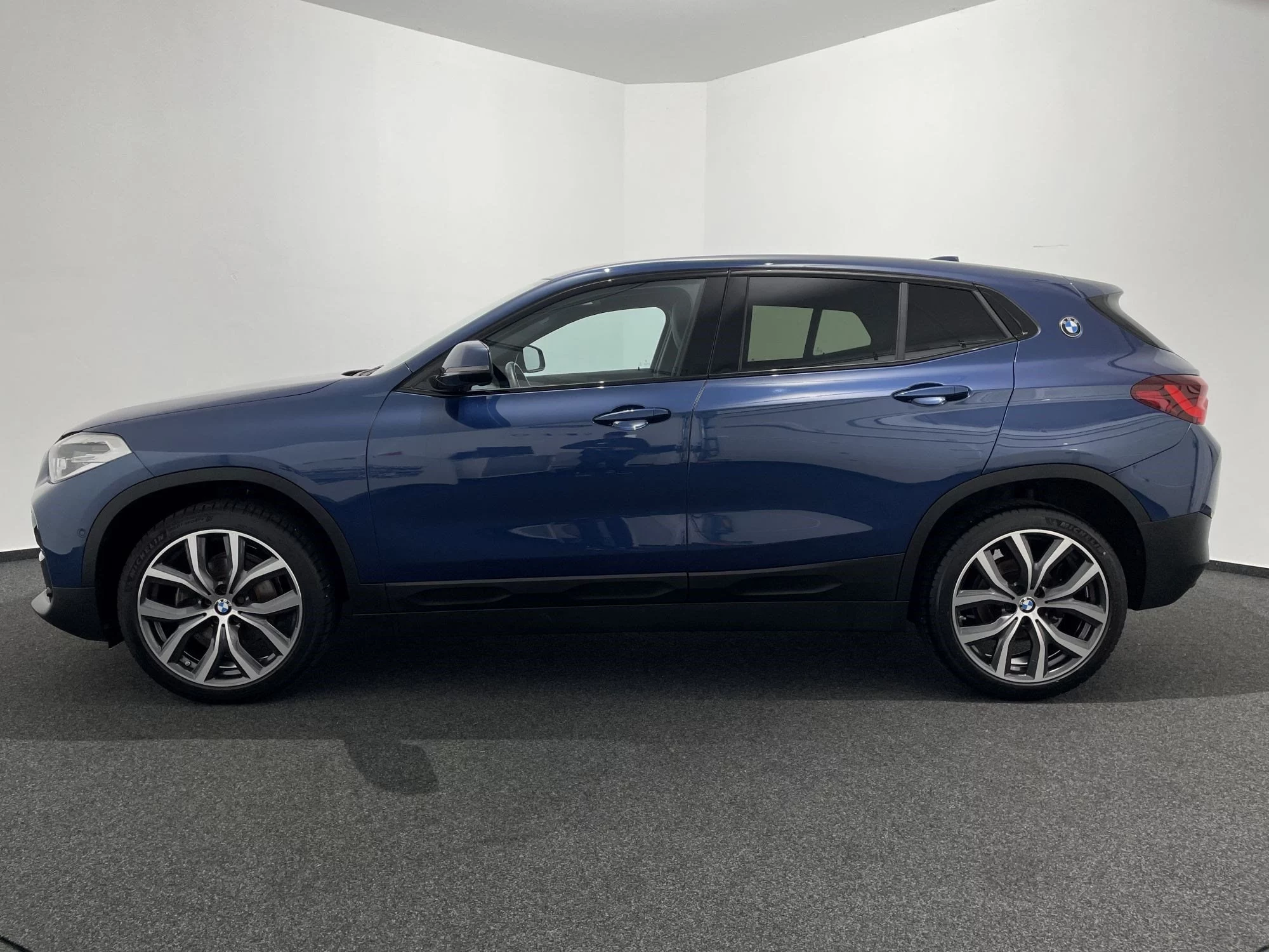 BMW X2 sDrive18d DAB LED Navi Tempomat Klimaaut.