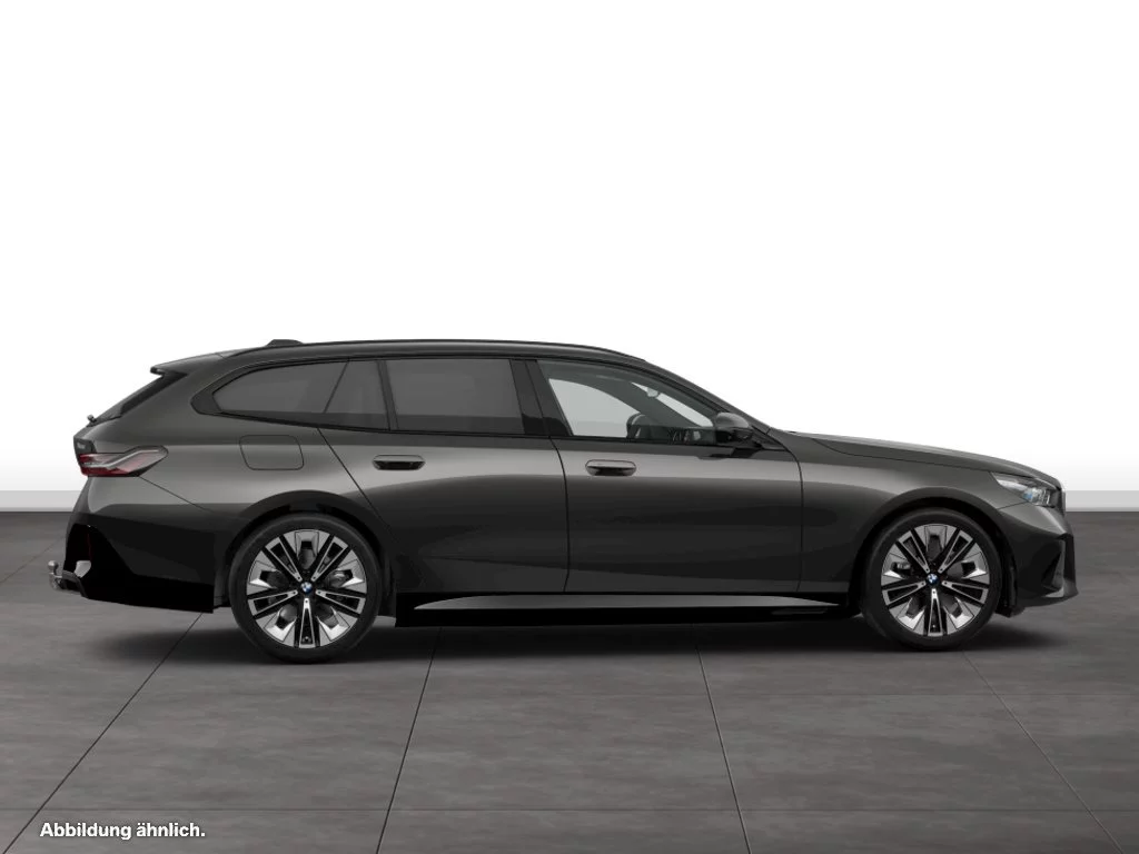 BMW 550e xDrive Touring
