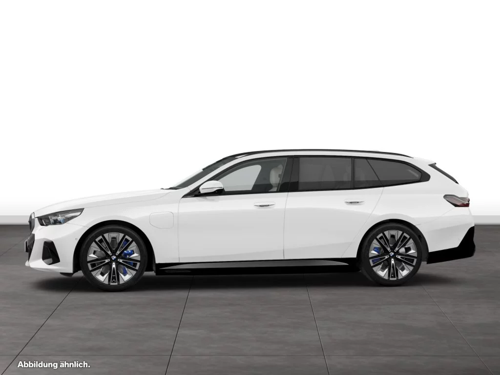 BMW 550e xDrive Touring